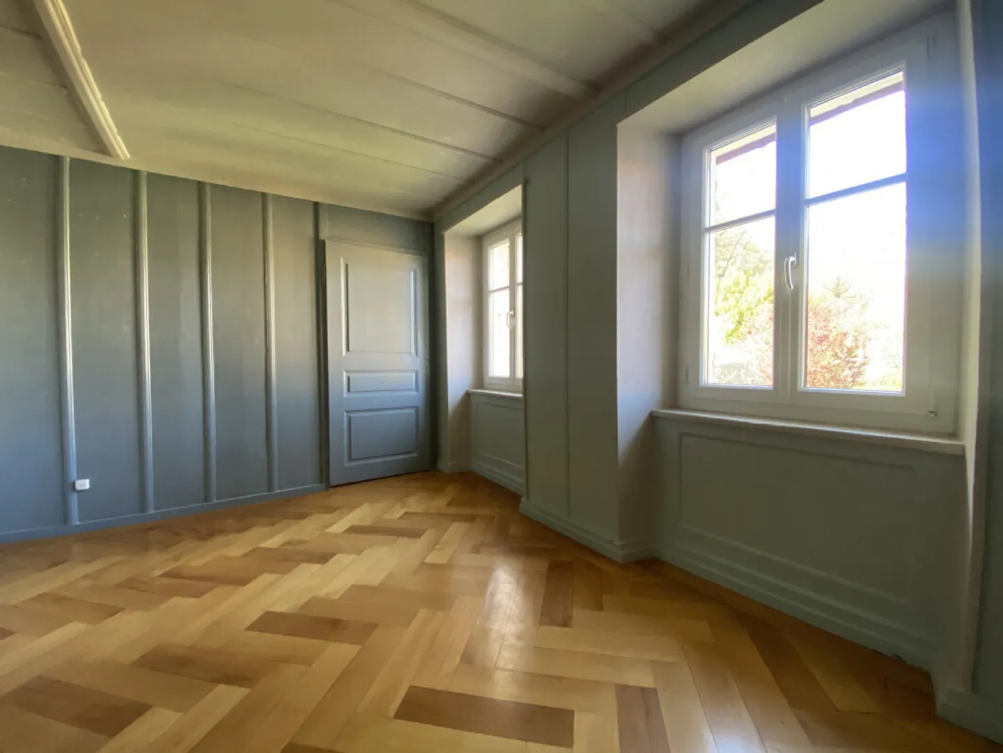 Spacieux duplex avec cachet dans ancienne maison de maître - Photo 4 sur 10