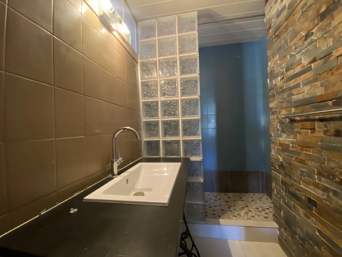 Spacieux duplex avec cachet dans ancienne maison de maître - Photo 10 sur 10