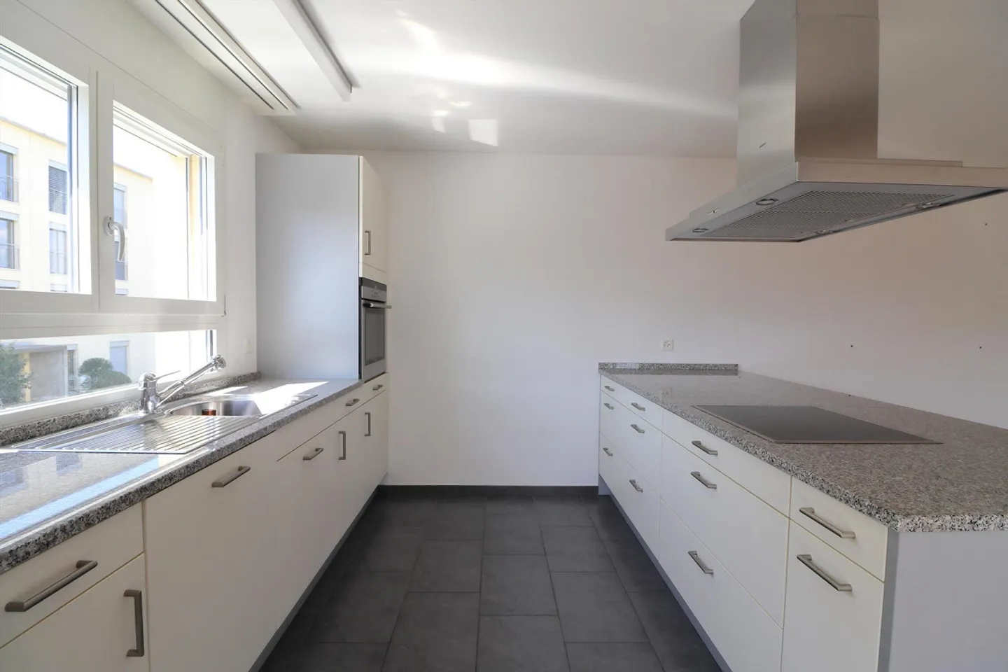 praktisch geschnittene Wohnung in ruhigem Quartier - Photo 3 of 9