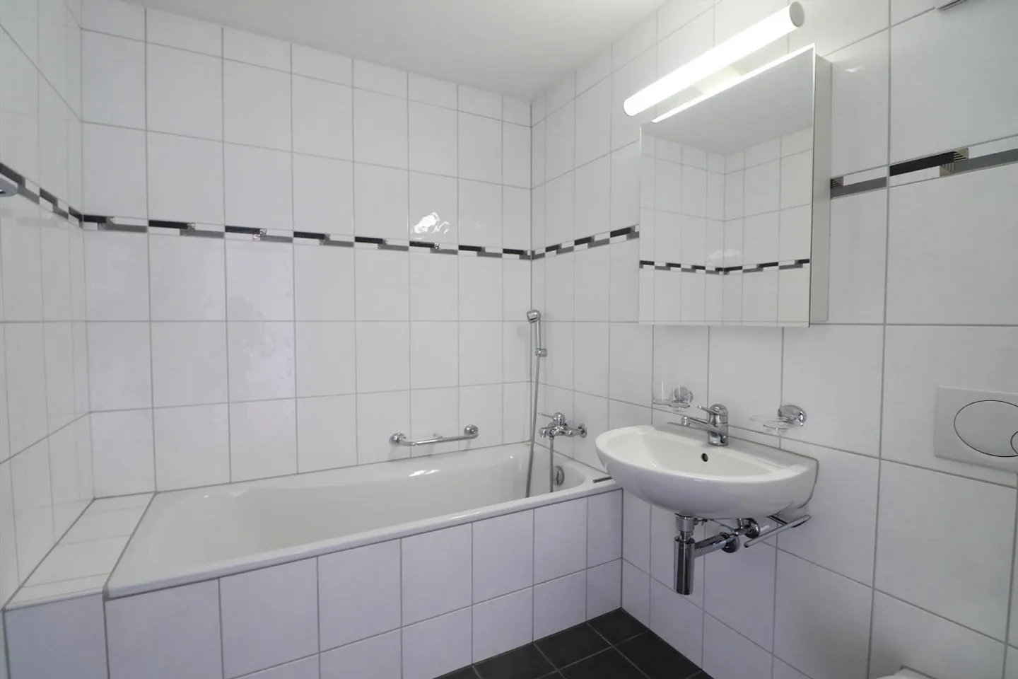 praktisch geschnittene Wohnung in ruhigem Quartier - Photo 4 of 9