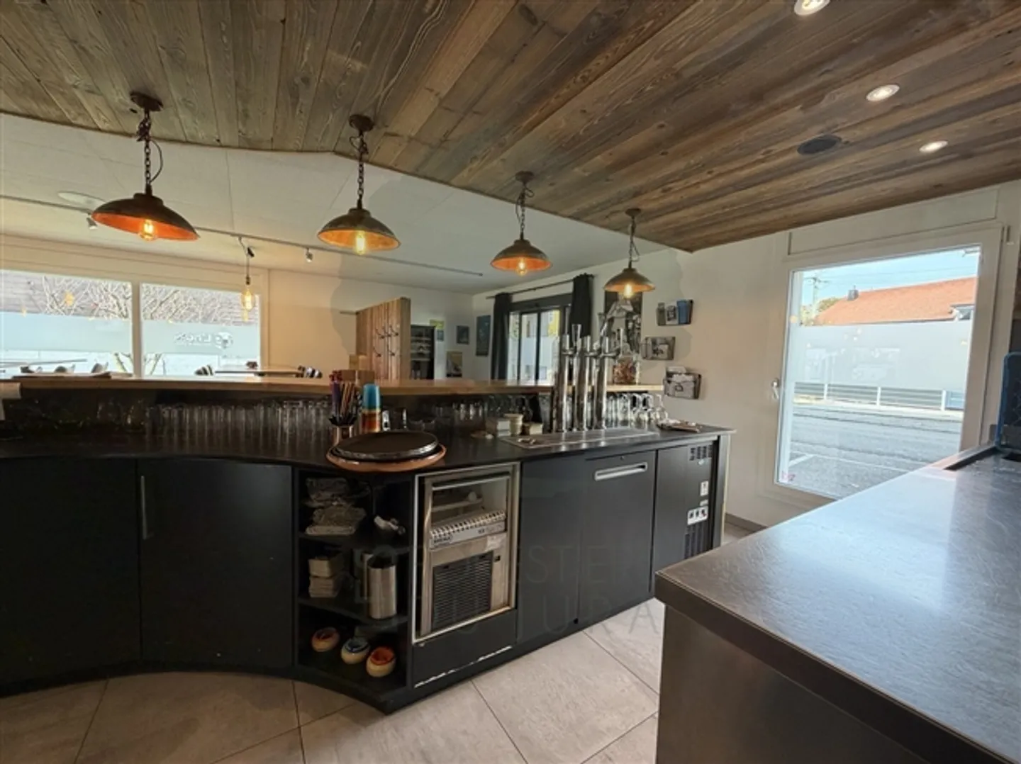 Bar completamente attrezzato, attualmente affittato a Courfaivre - Foto 5 di 18