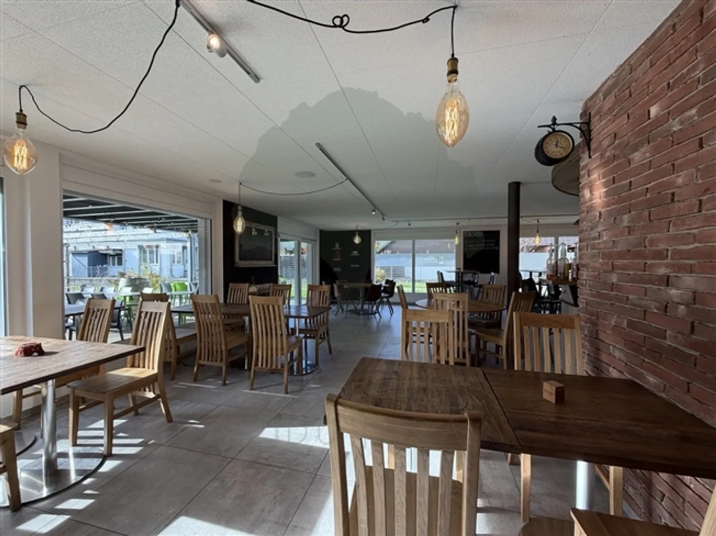 Bar completamente attrezzato, attualmente affittato a Courfaivre - Foto 7 di 18