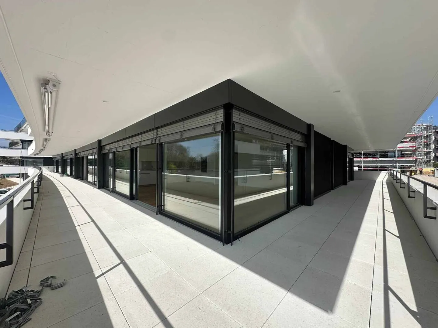 Luxuriöse 4,5-Zimmer-Wohnung mit überdachtem Balkon von 76m2 und Seeblick - Foto 11 von 13