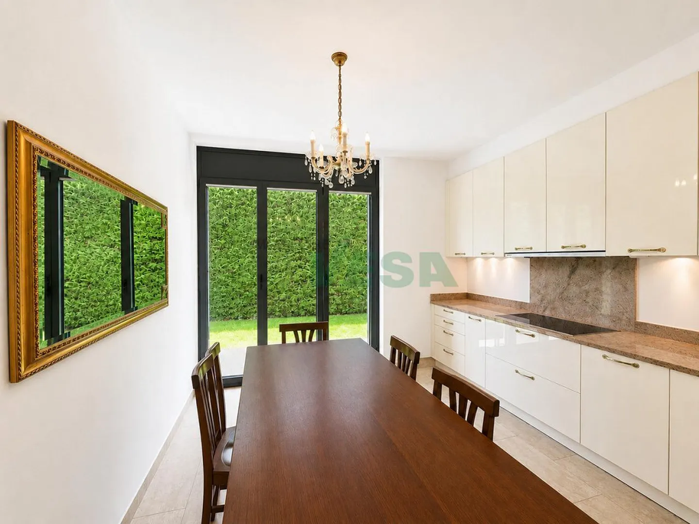 Luxury Apartment with Garden - Photo 6 of 15