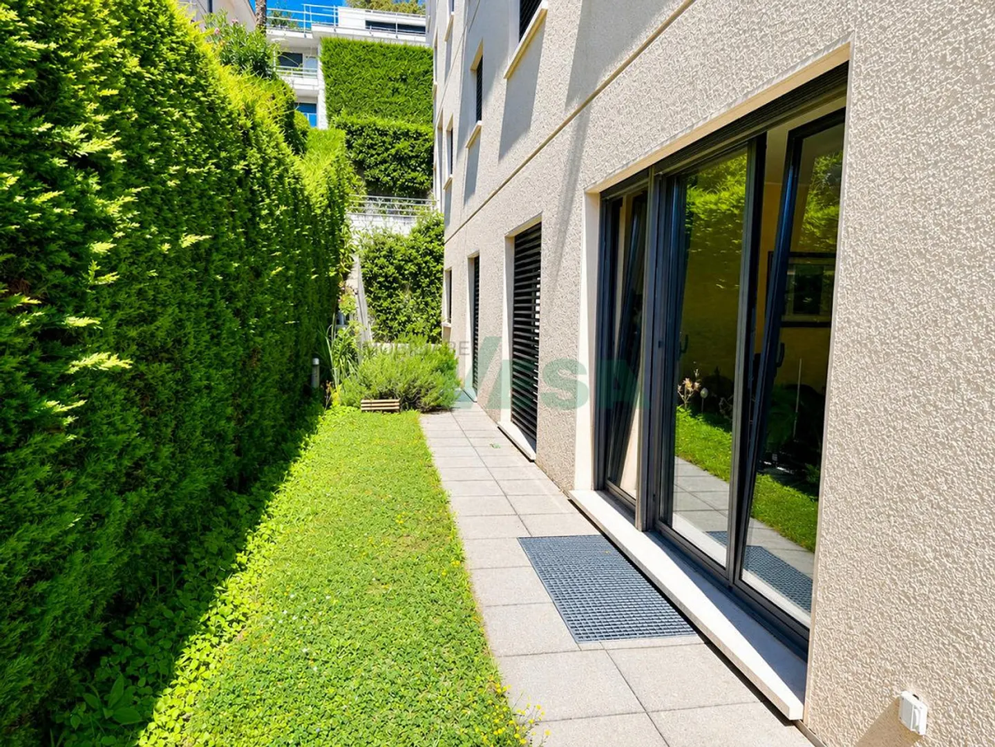 Luxury Apartment with Garden - Photo 10 of 15