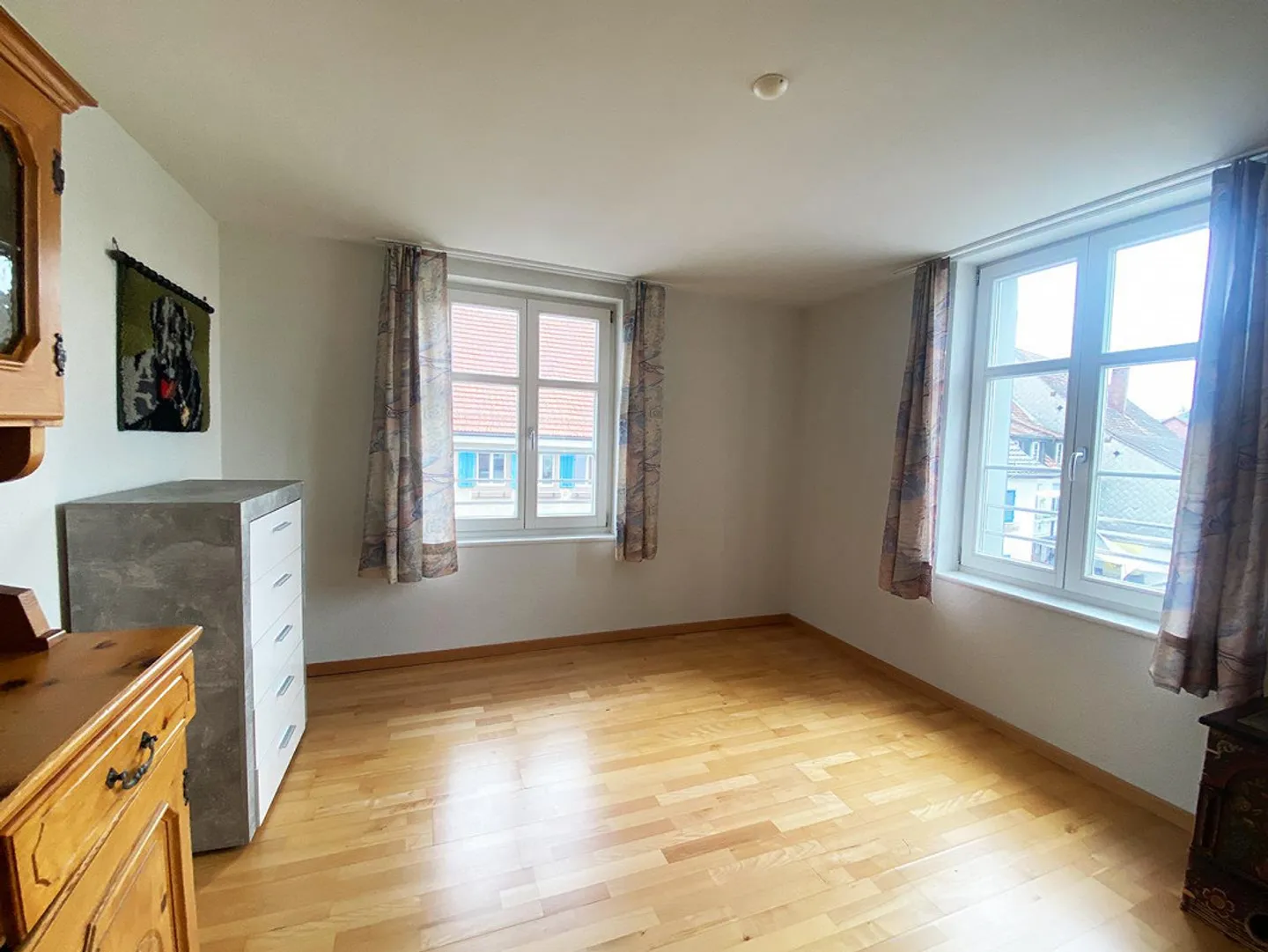 Appartement moderne de 3,5 pièces dans un emplacement central à Hallau - Photo 2 sur 10