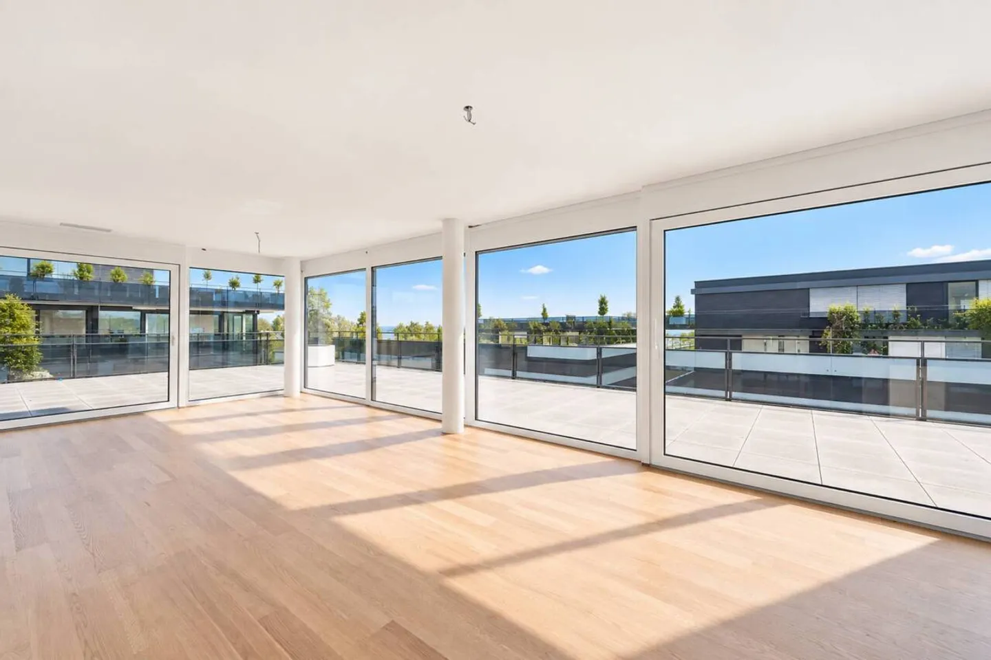 Neues und modernes Penthouse mit einer 95m2 großen Dachterrasse - Foto 4 von 9
