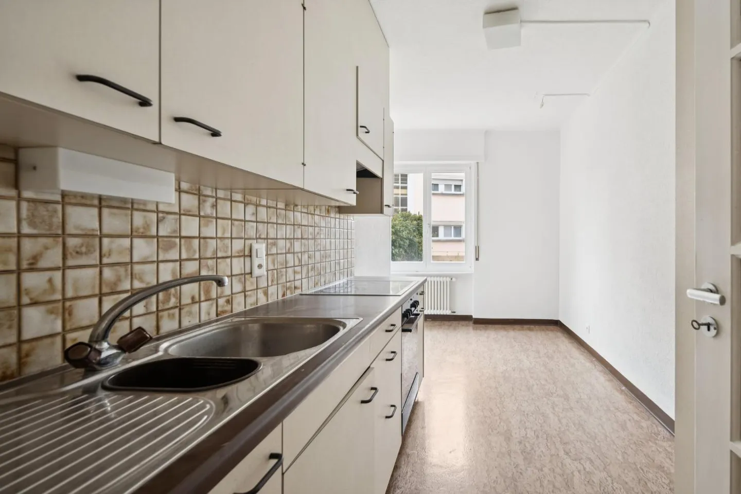 Building near the city center - Fixed-term lease - Photo 3 of 8