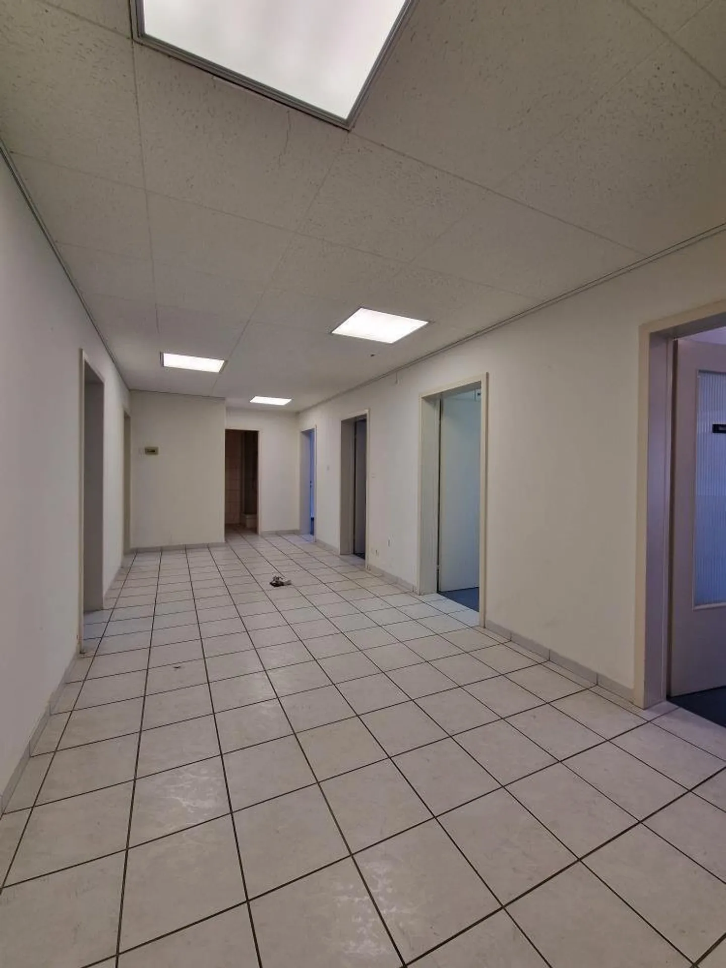 Spazio commerciale attraente in posizione centrale utilizzabile in modo versatile - Foto 8 di 9