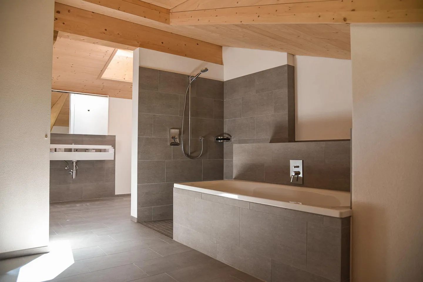 MAISONETTE DACHWOHNUNG 4,5 STANZE - anche come seconda casa! - Foto 9 di 12