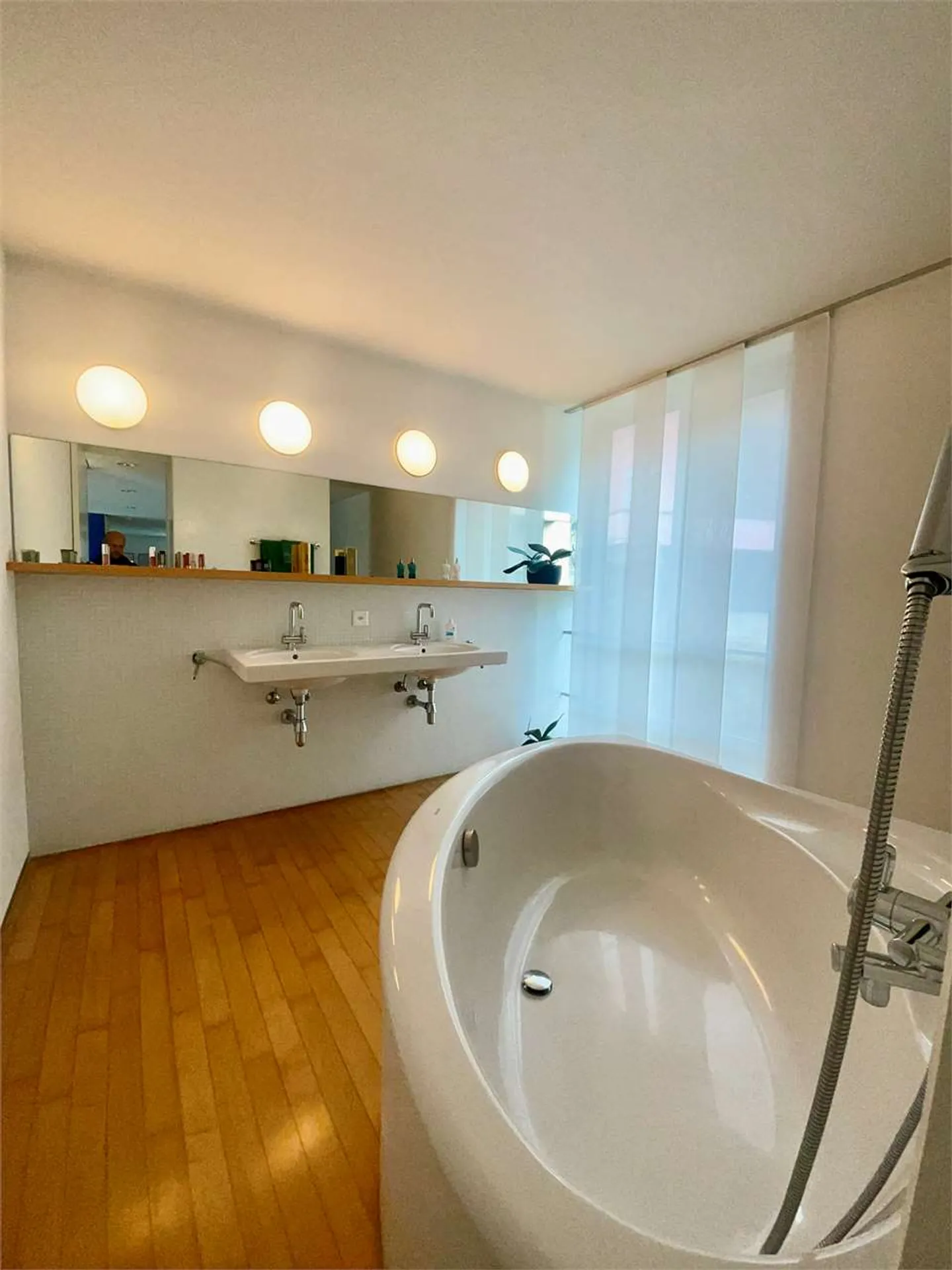 Prächtige und elegante Villa im modernen Design - Foto 9 von 13