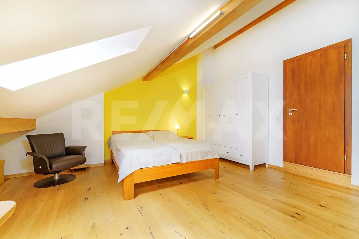 Incredible renovated house with 267 m2 usable space - Photo 10 of 13