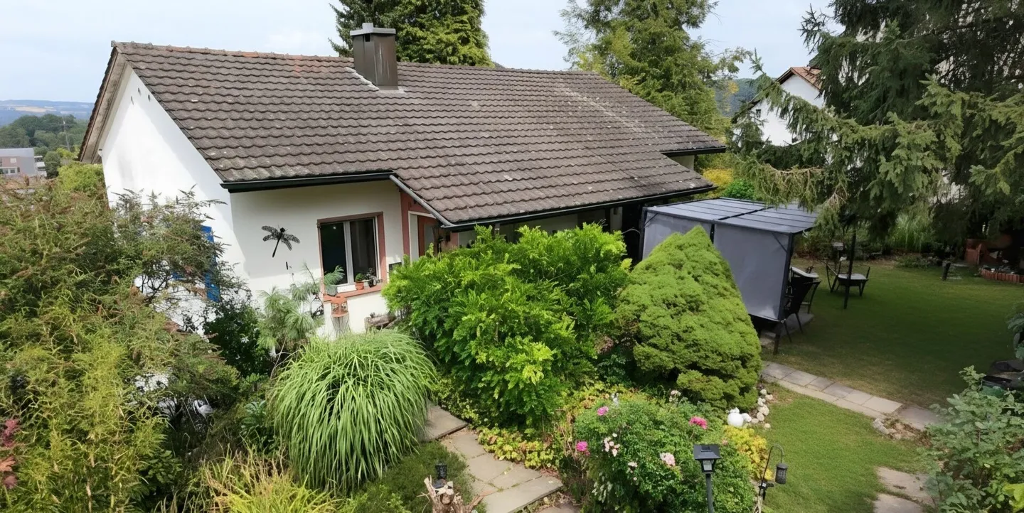Un jardin à tomber amoureux ! Maison individuelle avec beaucoup de potentiel - Photo 3 sur 19