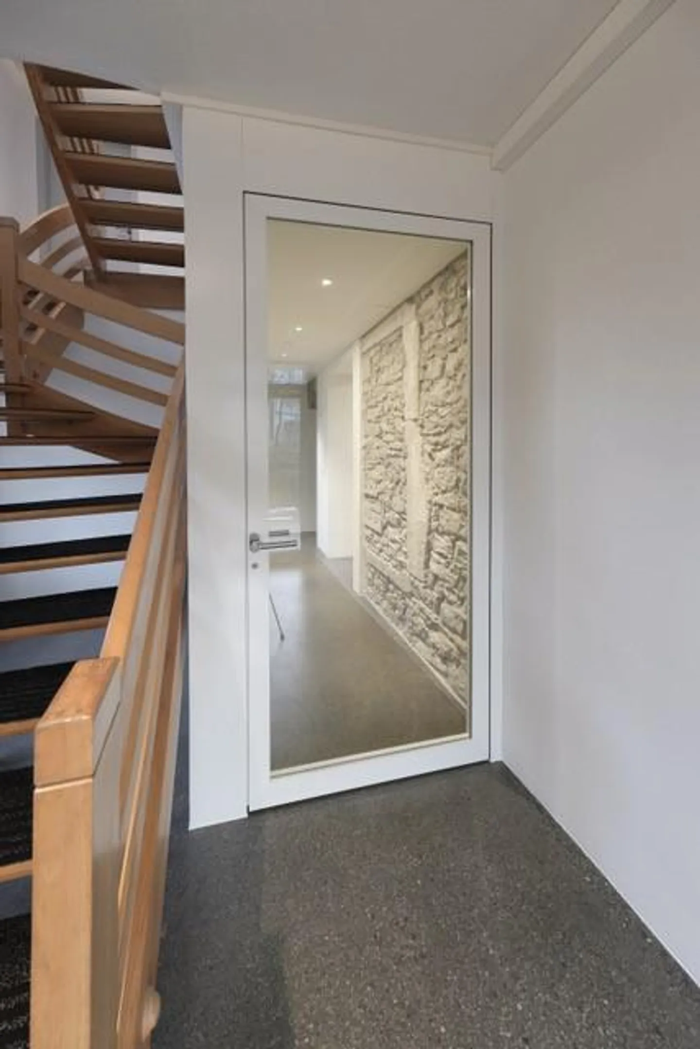 REPRESENTATIVE CENTRAL COMMERCIAL SPACE | ROOM FOR CREATIVITY | BY THE AABACH - Photo 6 of 10