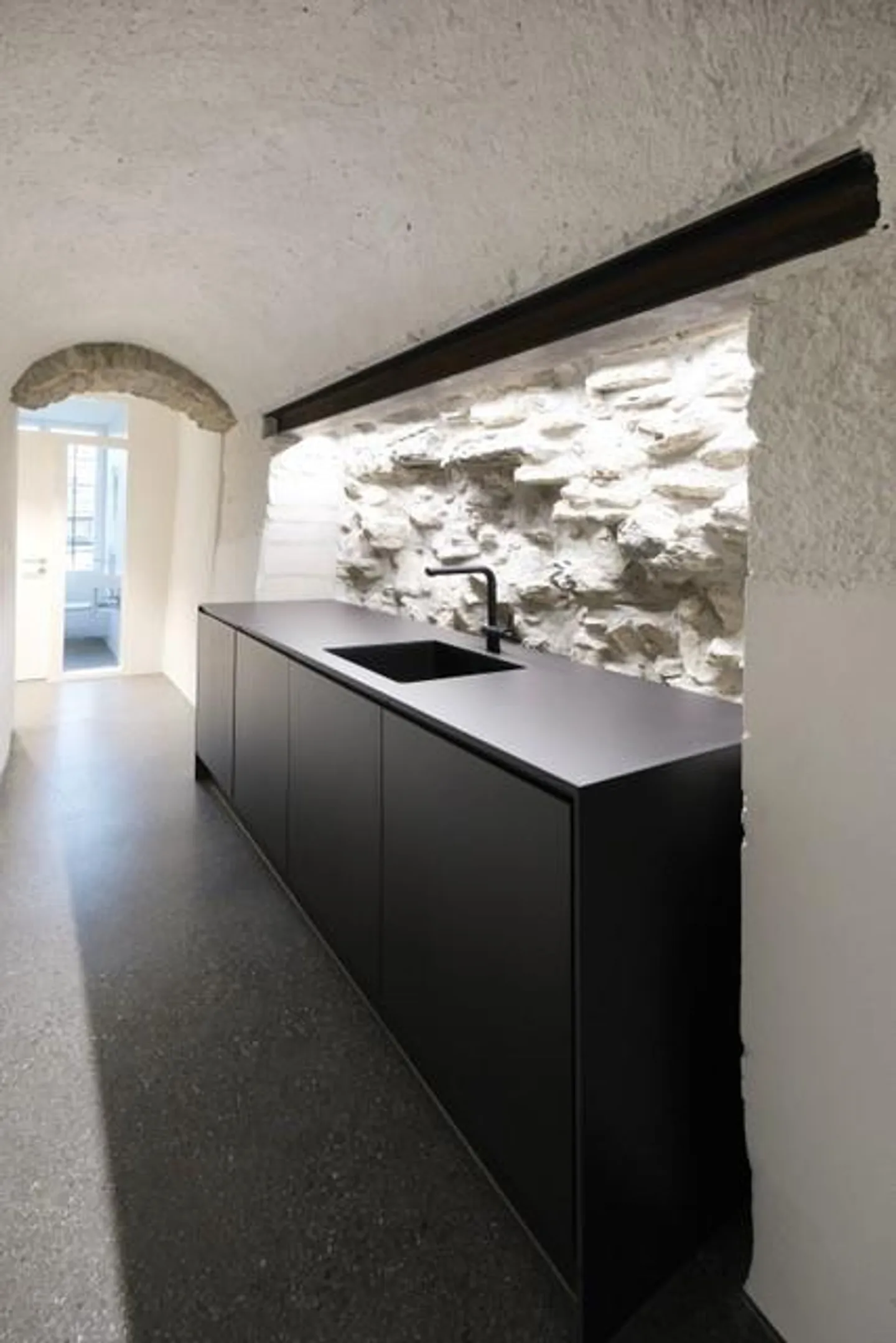 REPRESENTATIVE CENTRAL COMMERCIAL SPACE | ROOM FOR CREATIVITY | BY THE AABACH - Photo 4 of 10