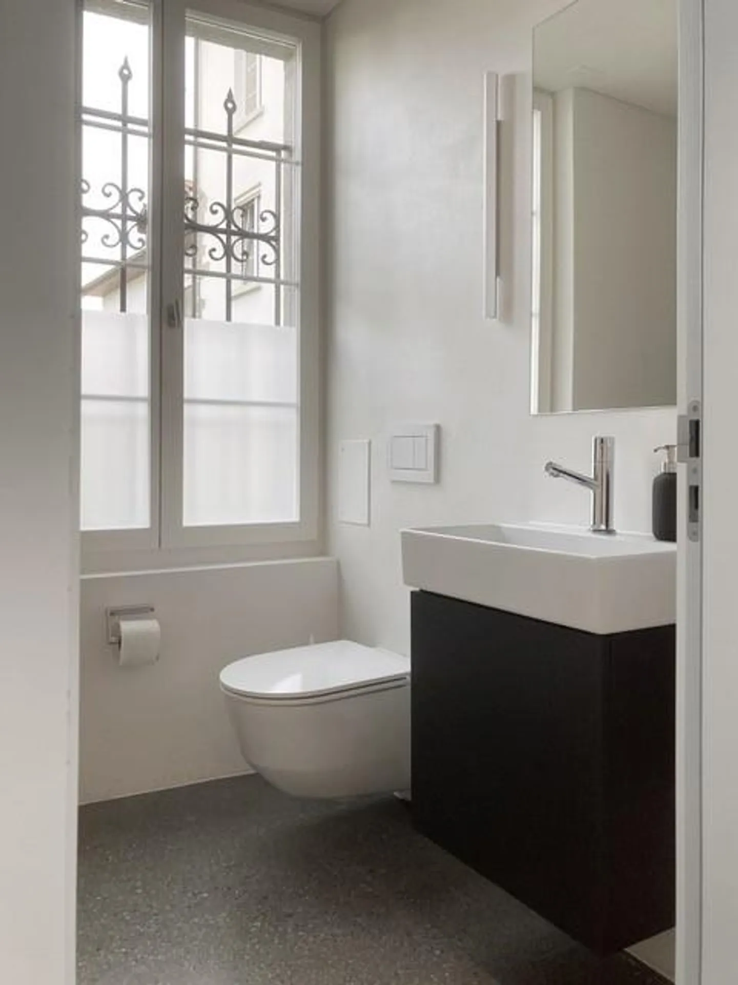 REPRESENTATIVE CENTRAL COMMERCIAL SPACE | ROOM FOR CREATIVITY | BY THE AABACH - Photo 5 of 10
