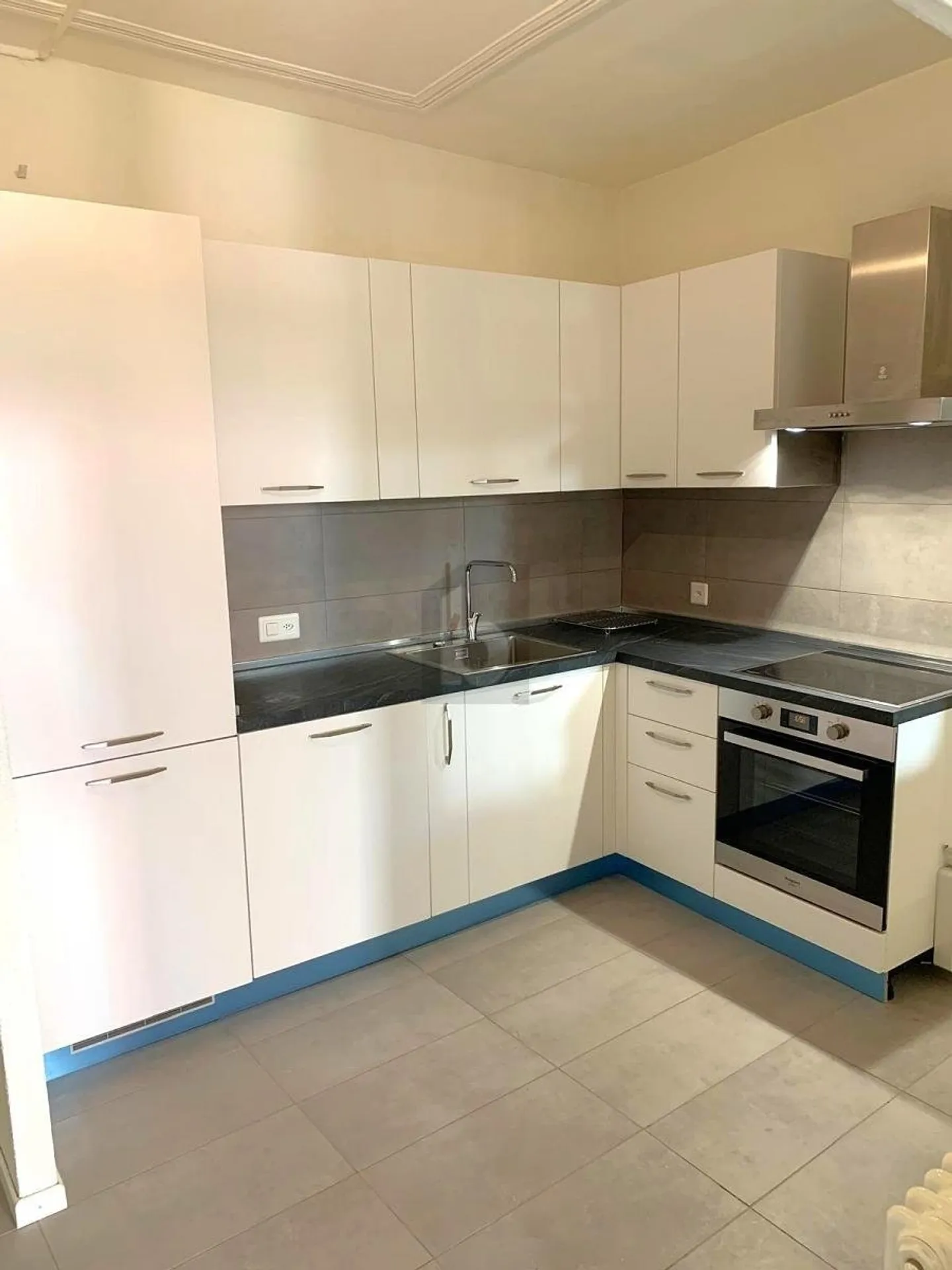 IN THE CITY CENTER WITH YIELD! - Photo 3 of 4