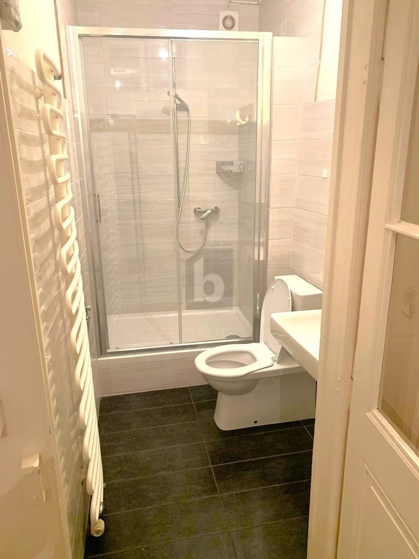 IN THE CITY CENTER WITH YIELD! - Photo 4 of 4