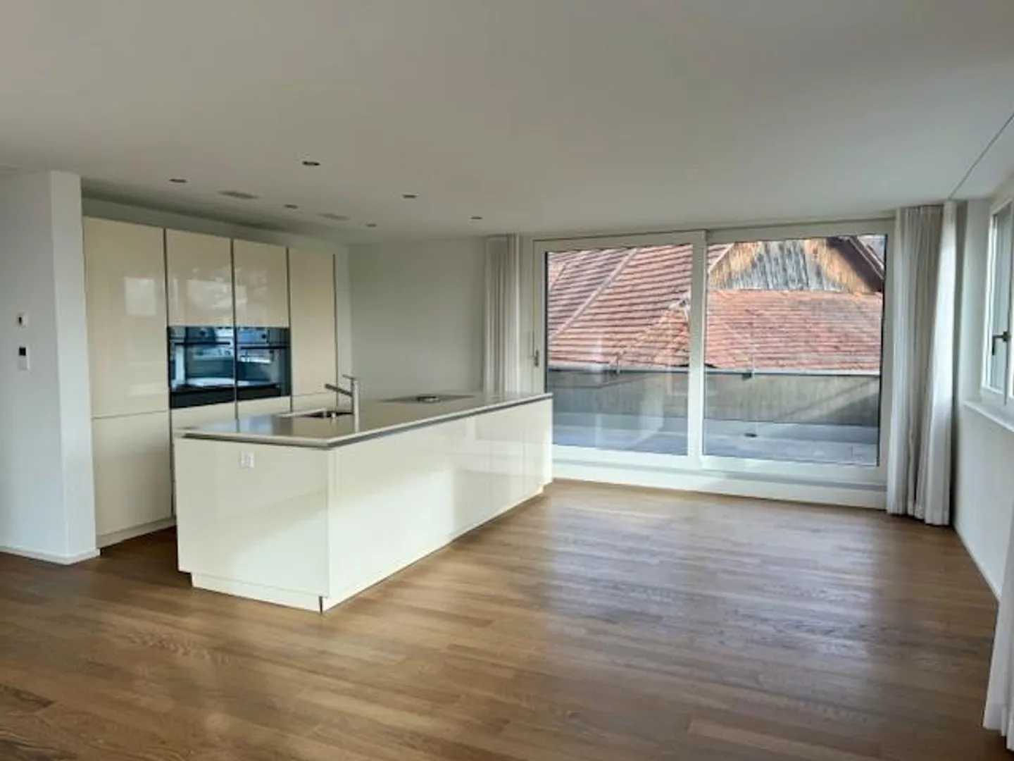 Exclusive 4.5-room penthouse apartment with a view in a 3-family house - Photo 2 of 10