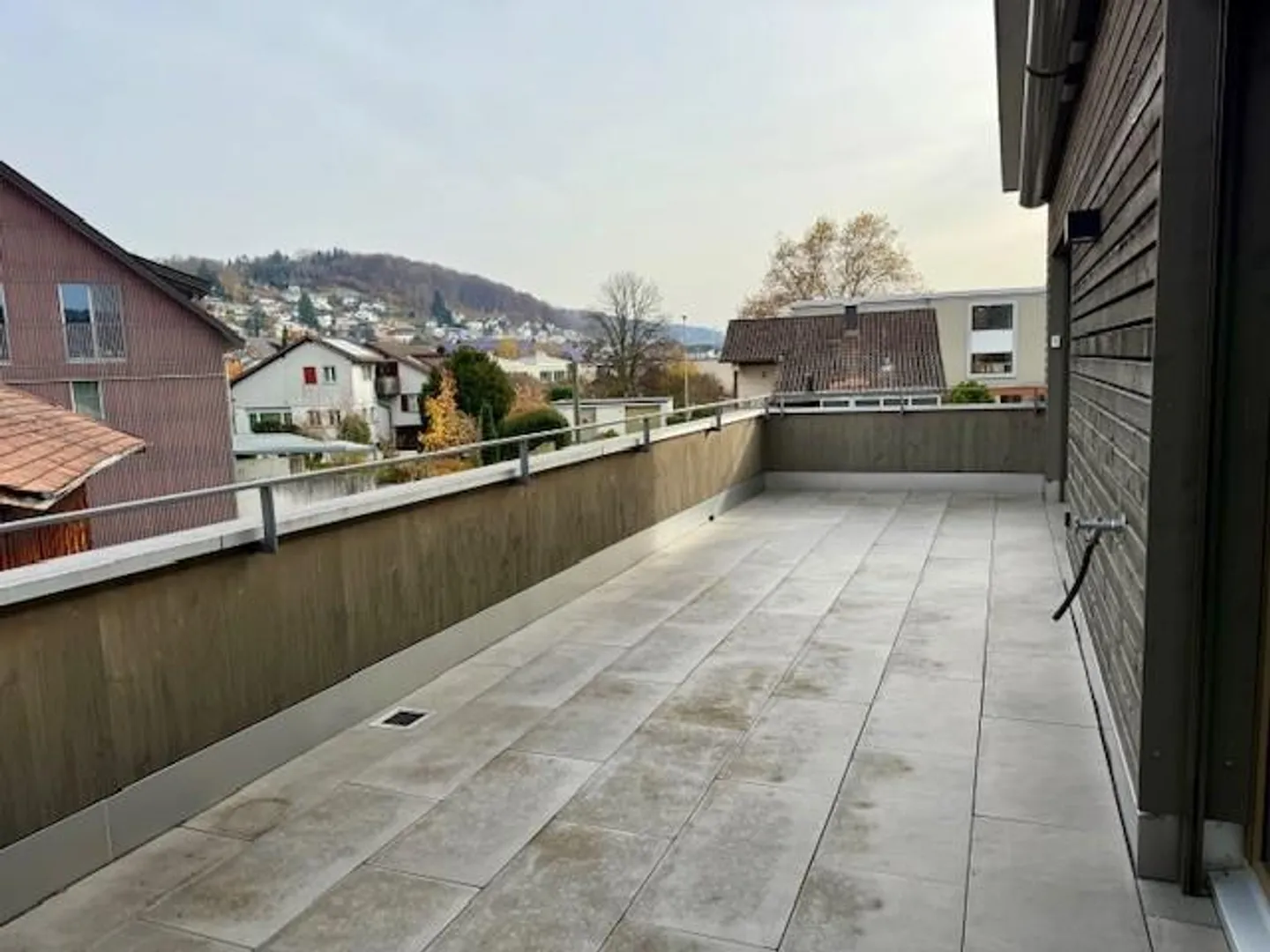 Exclusive 4.5-room penthouse apartment with a view in a 3-family house - Photo 5 of 10