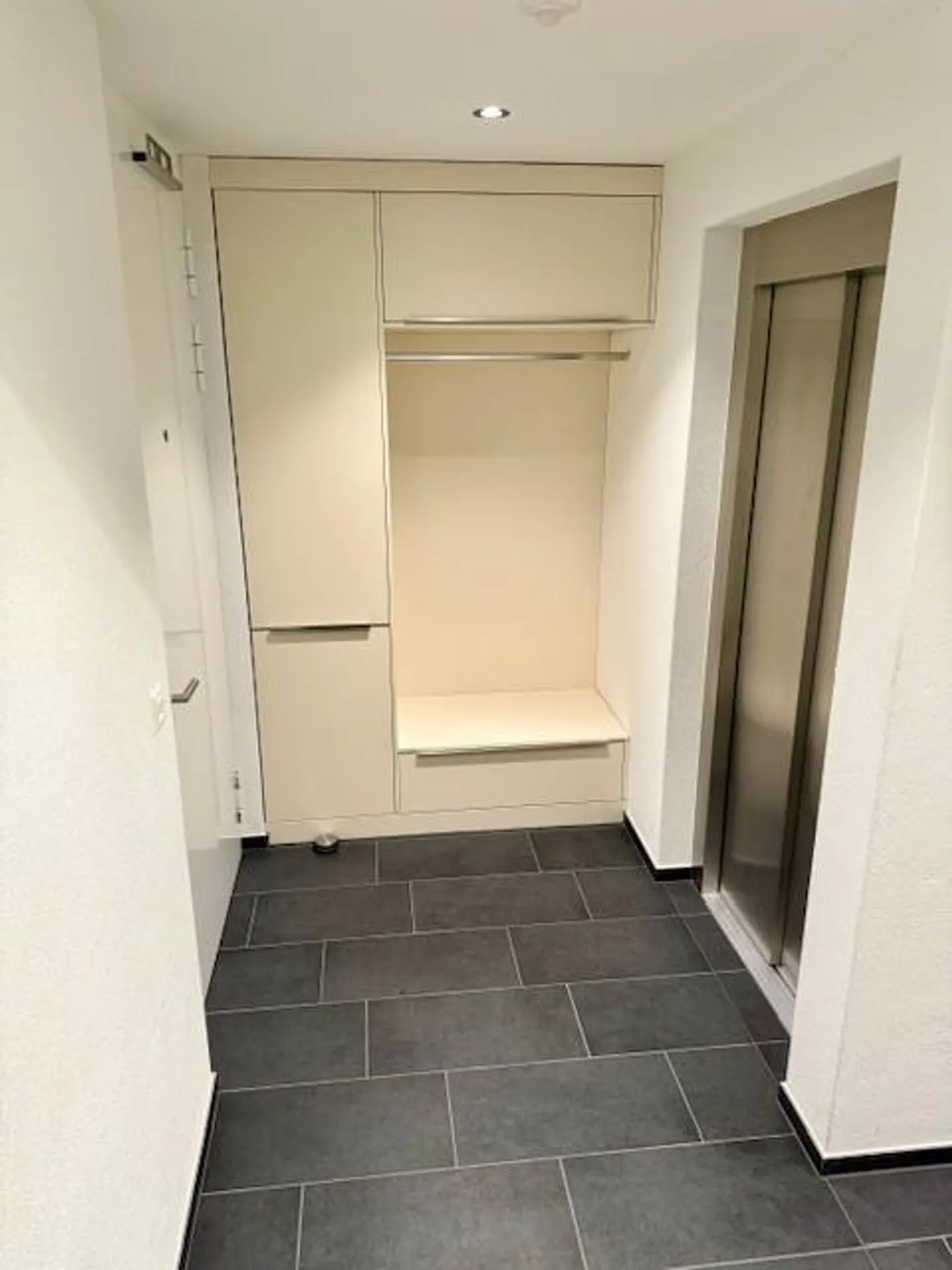 Exclusive 4.5-room penthouse apartment with a view in a 3-family house - Photo 7 of 10