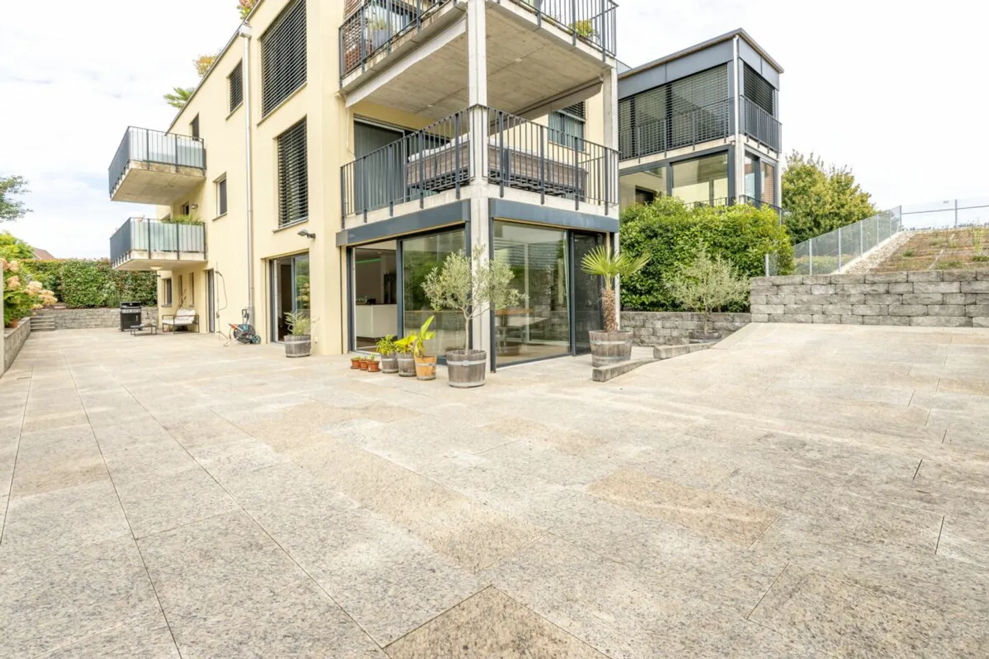 Moderne Wohnung mit Wintergarten - Foto 1 von 14