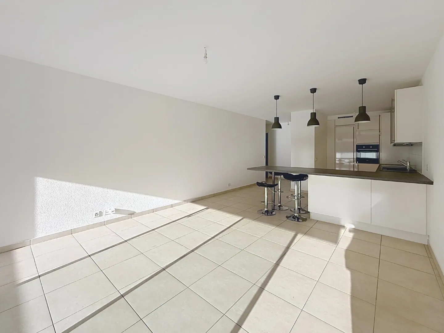 Appartamento spazioso, luminoso e attraversato di 5 stanze, 3 camere! - Foto 2 di 8