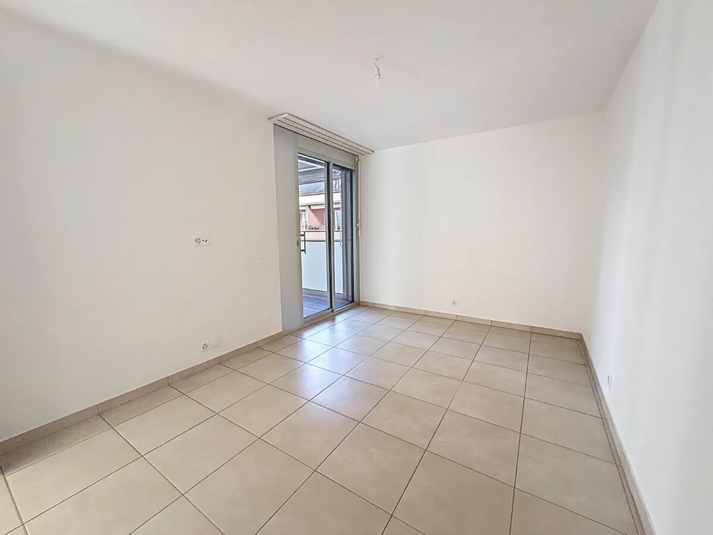 Appartamento spazioso, luminoso e attraversato di 5 stanze, 3 camere! - Foto 5 di 8