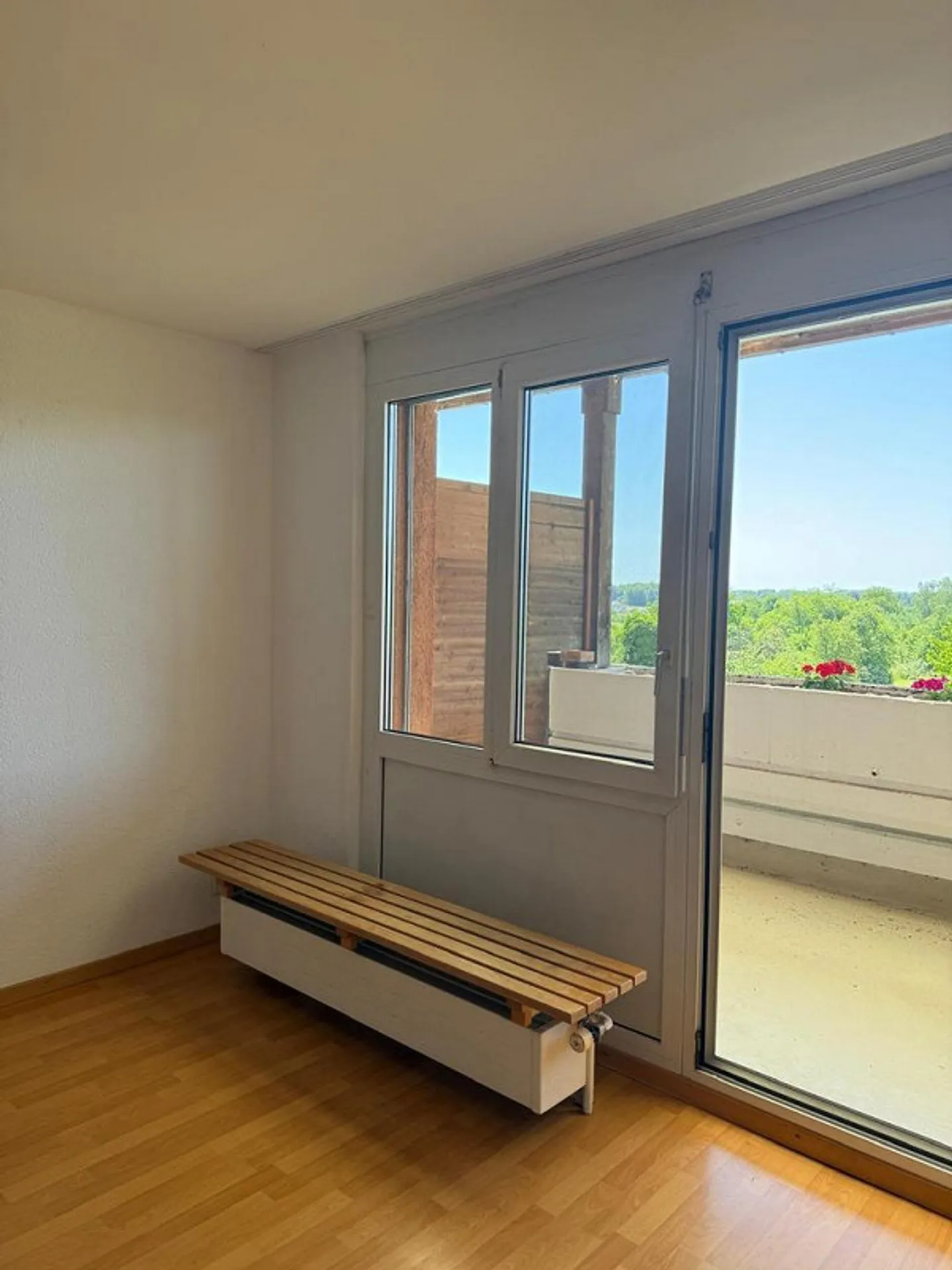 Studio lumineux avec balcon dans les combles - Photo 5 sur 7