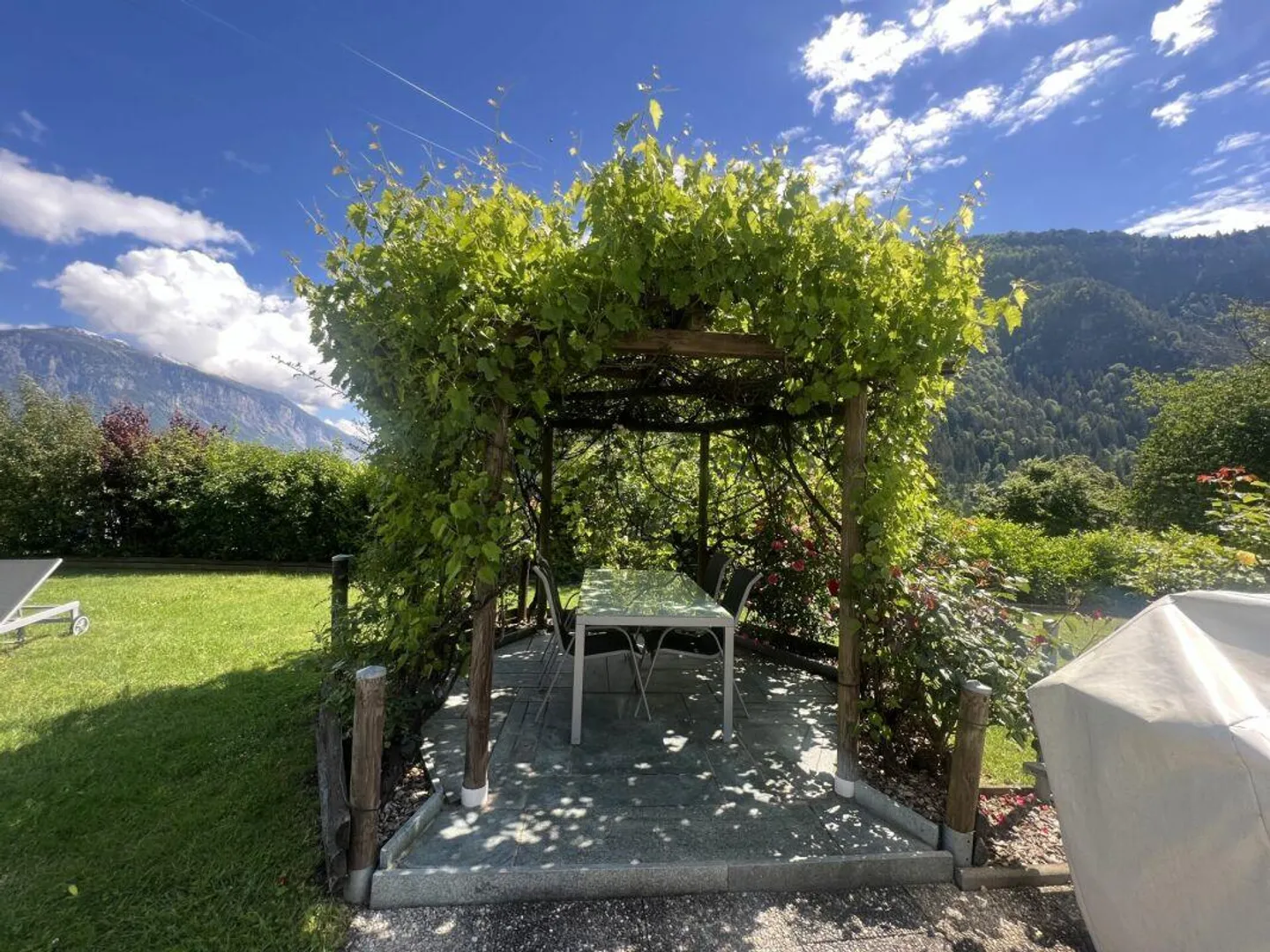 Casa di giardino con carattere di Maiensäss con molto spazio circostante in una posizione soleggiata - Foto 7 di 10