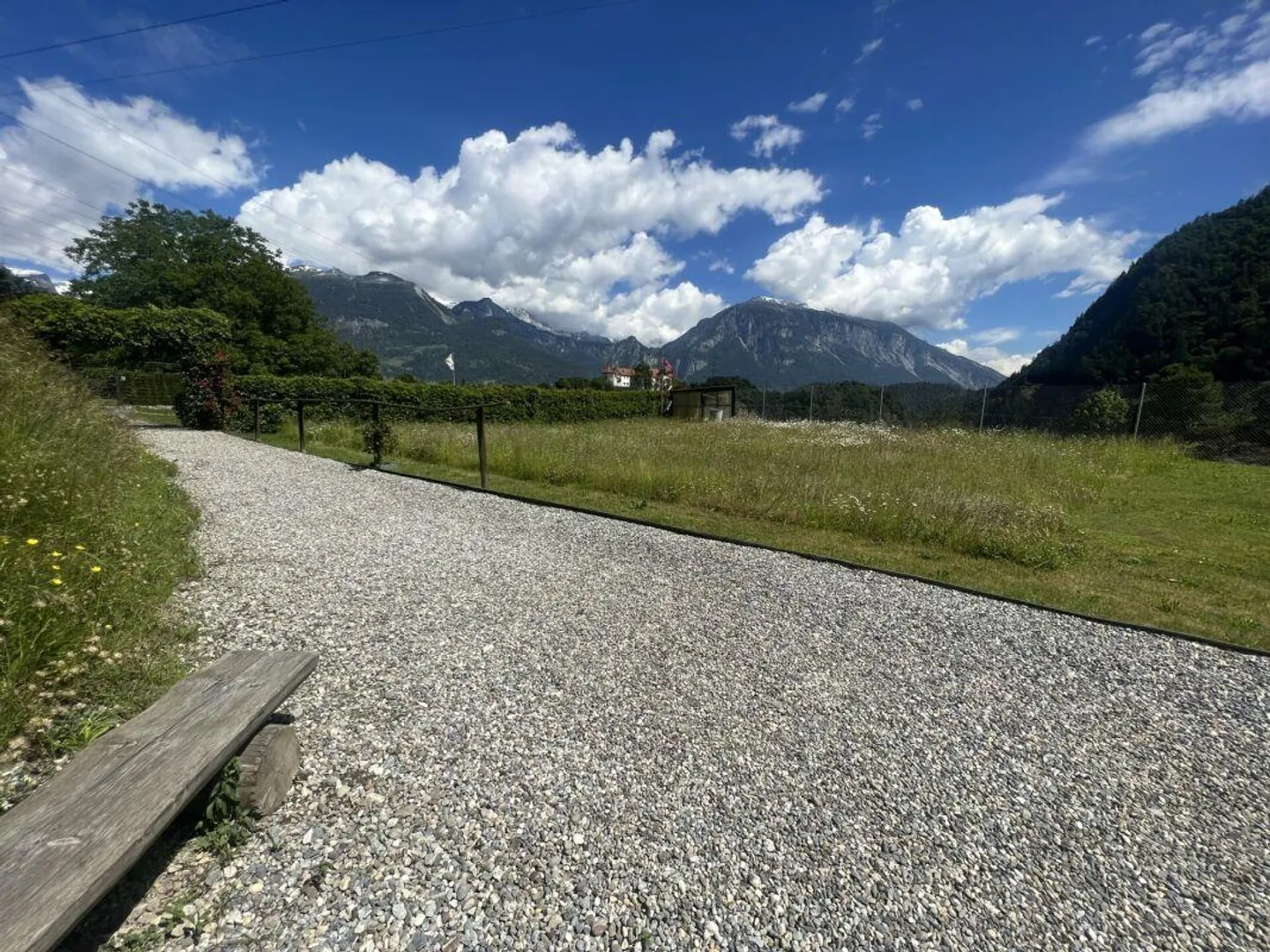 Casa di giardino con carattere di Maiensäss con molto spazio circostante in una posizione soleggiata - Foto 9 di 10