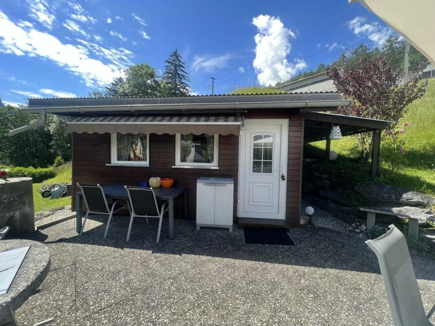 Casa di giardino con carattere di Maiensäss con molto spazio circostante in una posizione soleggiata - Foto 3 di 10