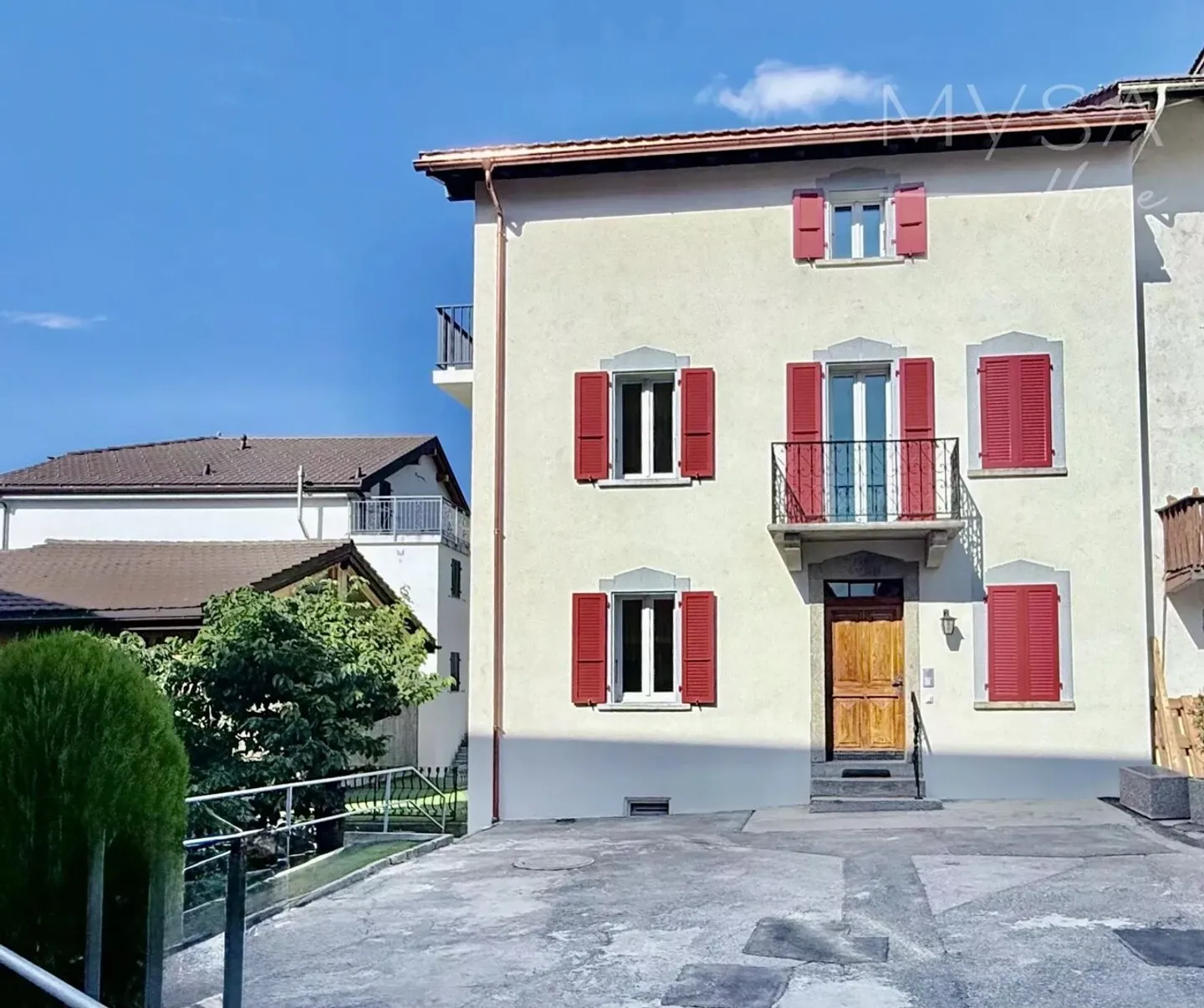 Magnificent renovated building with charm in the heart of the old village of Vétroz - Photo 1 of 13