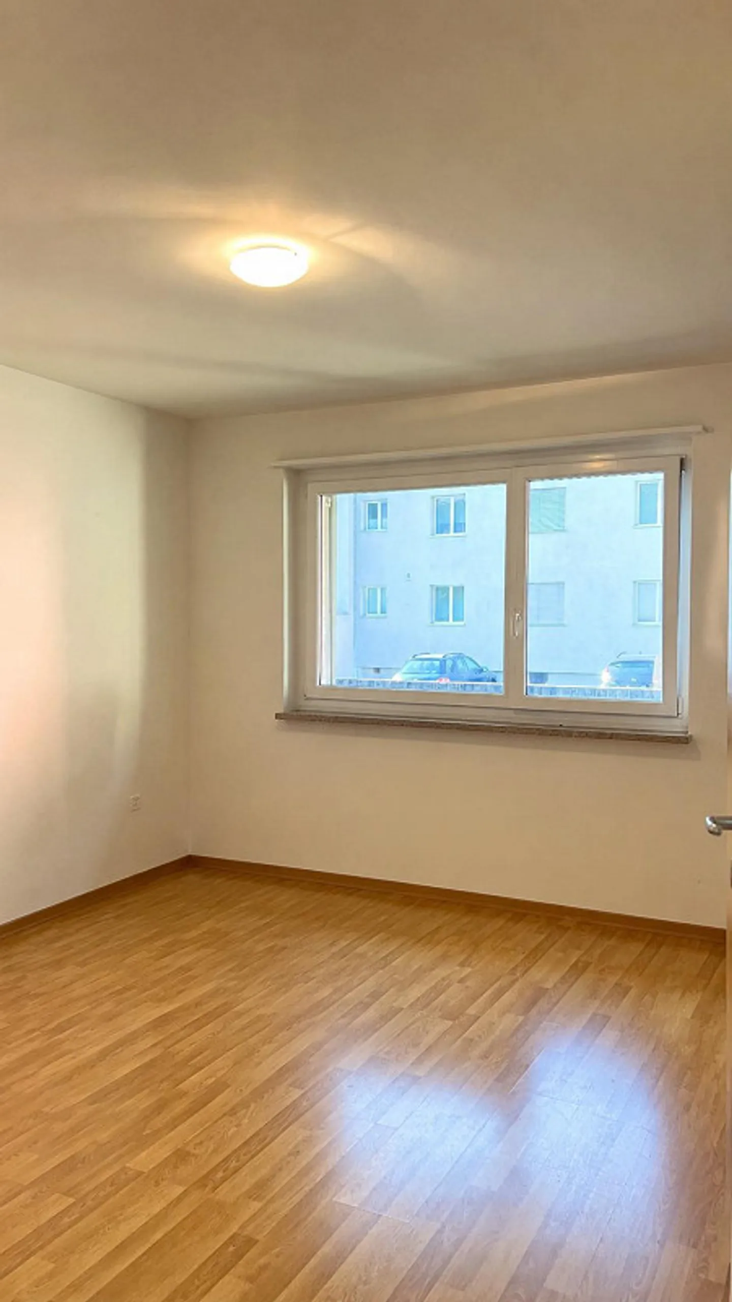 Appartamento 3.5 locali in posizione centrale a Domat/Ems - Foto 2 di 8