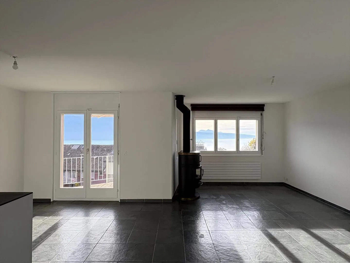 Appartement avec 5.5 pièces dans les combles - Photo 2 sur 13