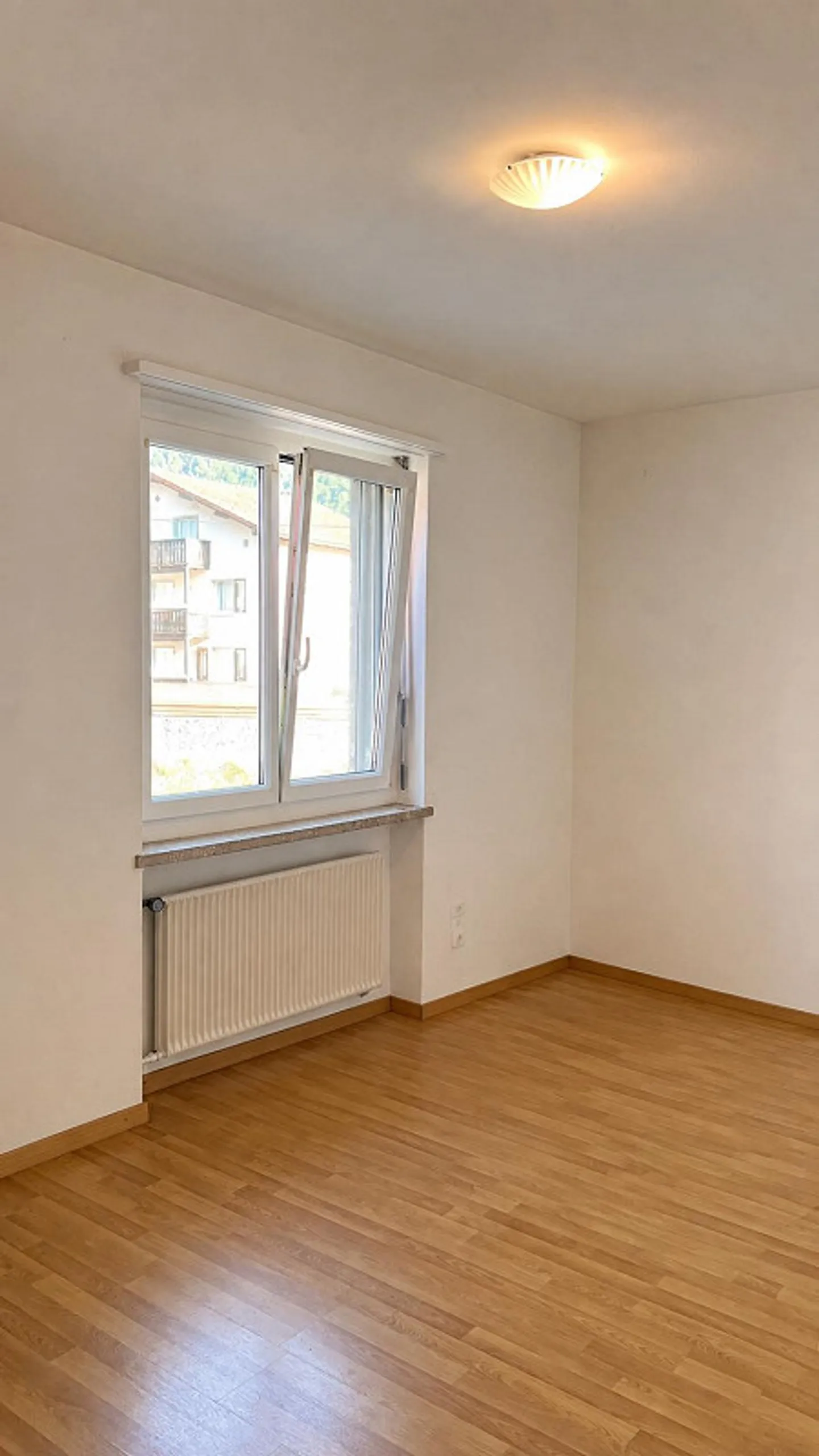 Appartamento 3.5 locali in posizione centrale a Domat/Ems - Foto 5 di 8