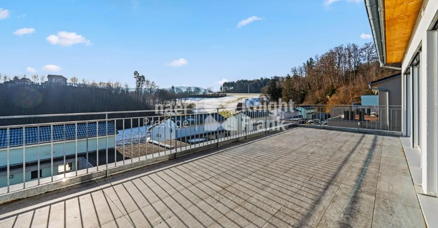 Beautiful 7-room single-family house with a free view of the countryside and heated pool in St. Ursen for sale - Photo 11 of 12