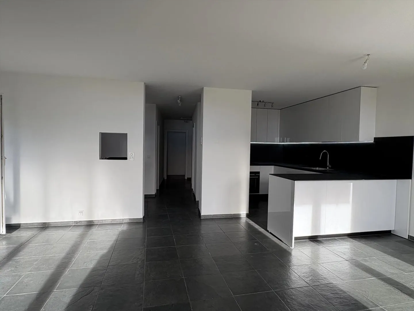 Appartement avec 5.5 pièces dans les combles - Photo 3 sur 13