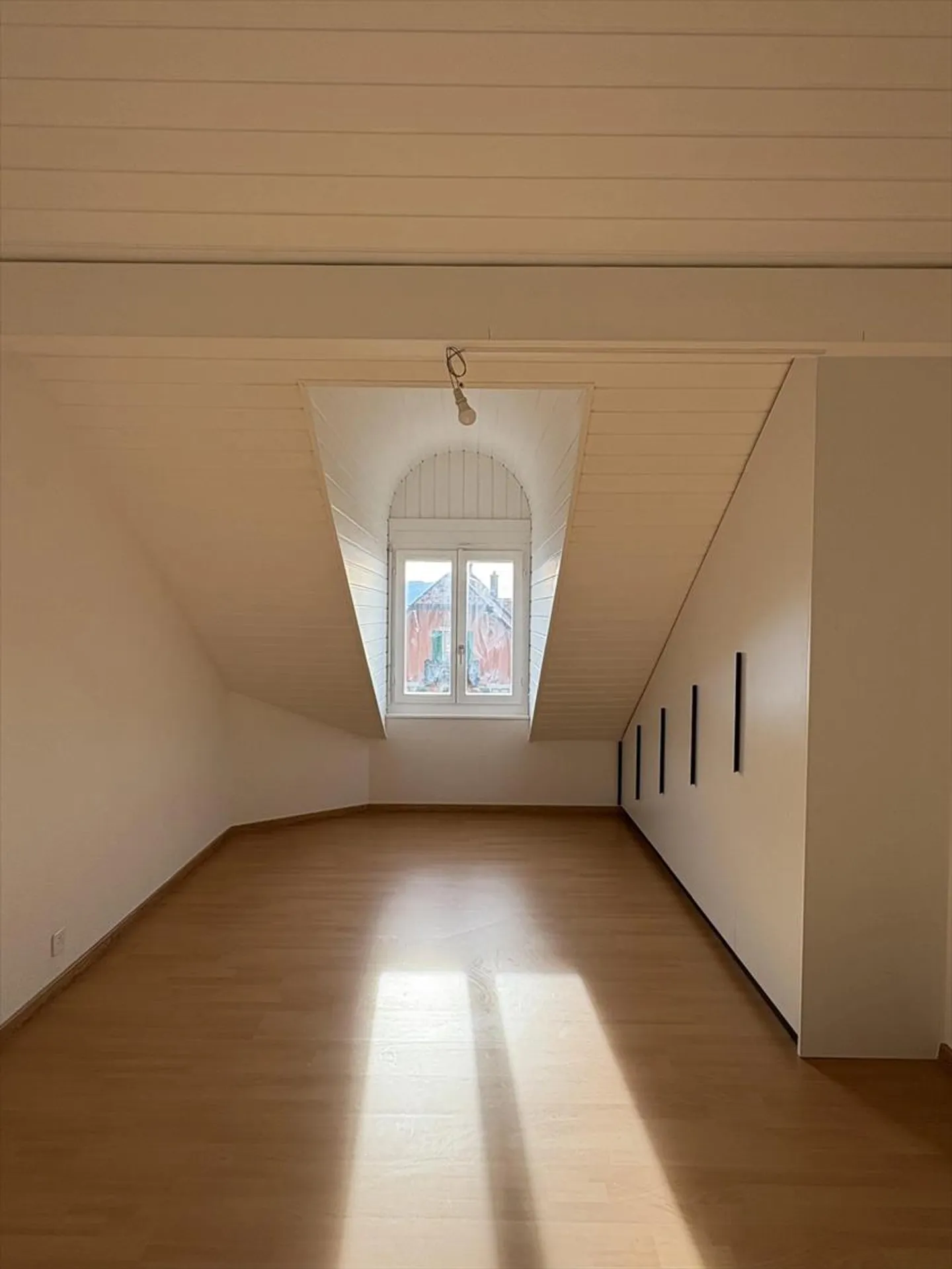 Appartement avec 5.5 pièces dans les combles - Photo 8 sur 13