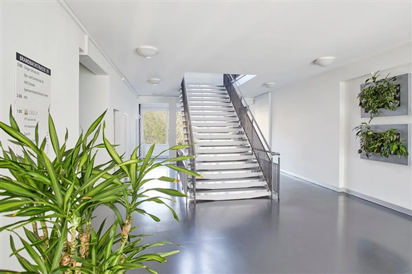 Office / Commercial Space in a Highly Visited Shopping and Industrial Area in Dietlikon - Photo 6 of 7