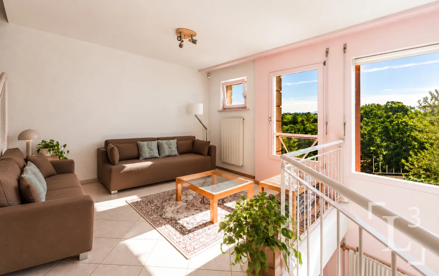 Charming Townhouse with Views - Photo 5 of 13