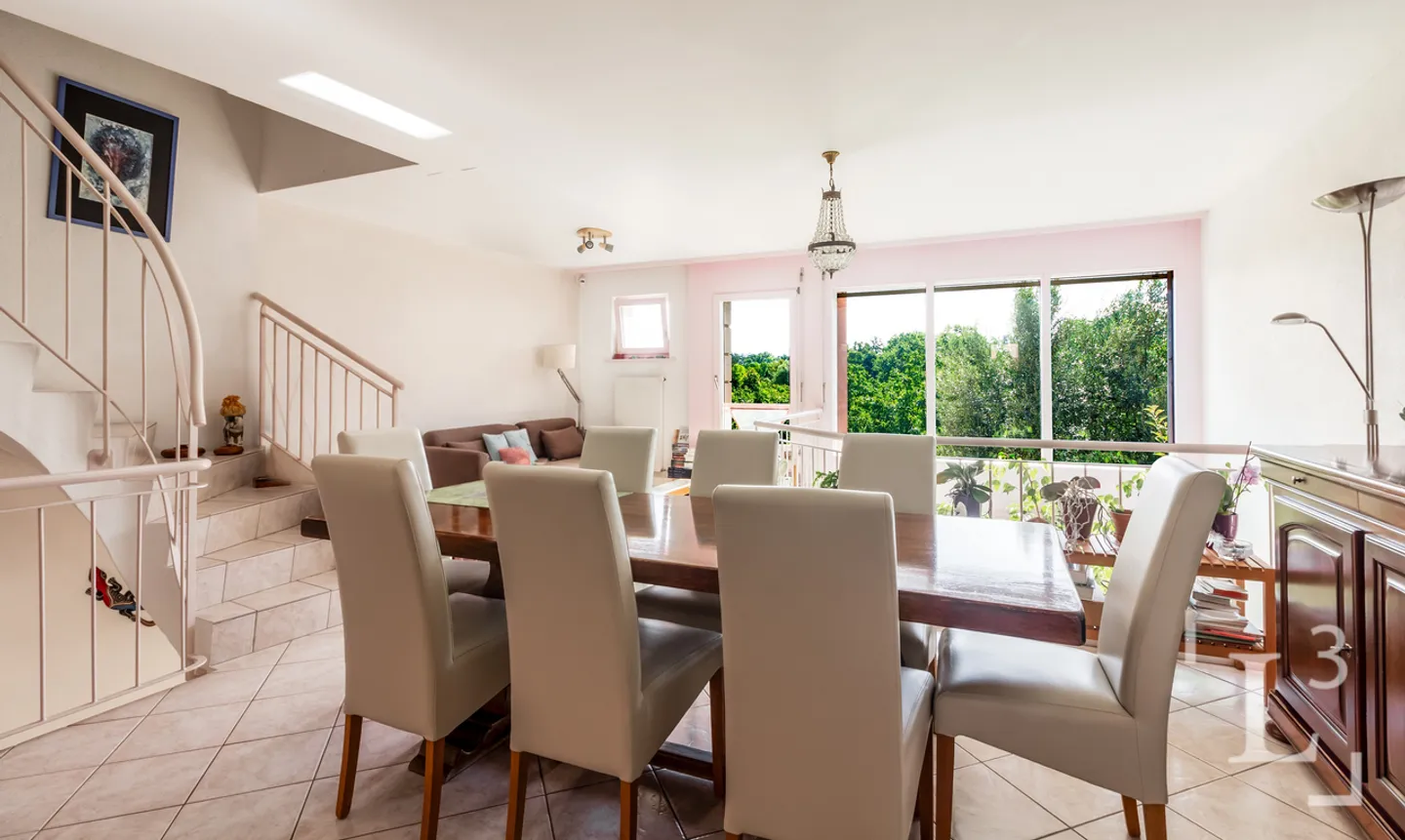 Charming Townhouse with Views - Photo 6 of 13