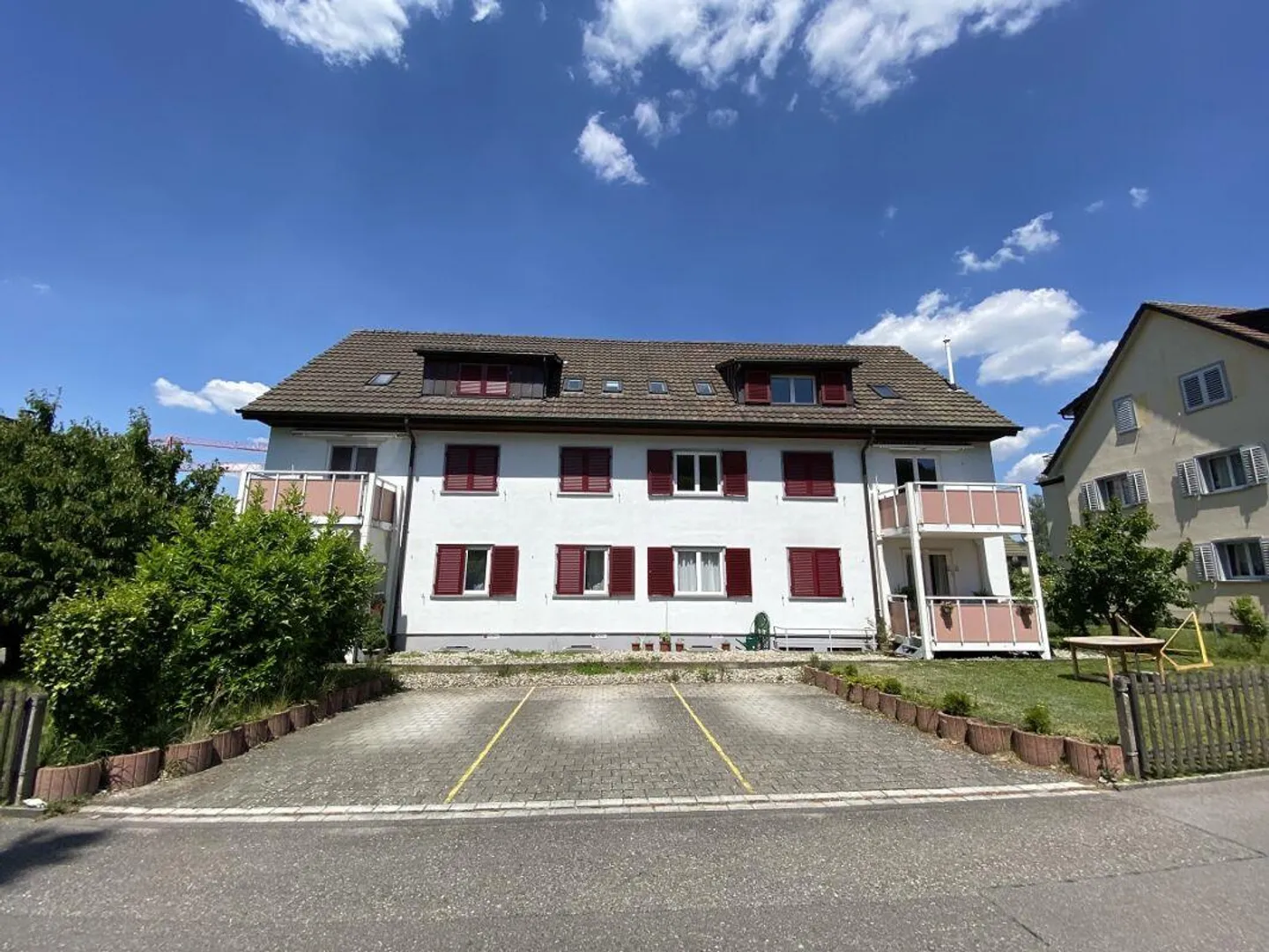 Charmante Dachwohnung in ruhiger Lage - Foto 1 von 11