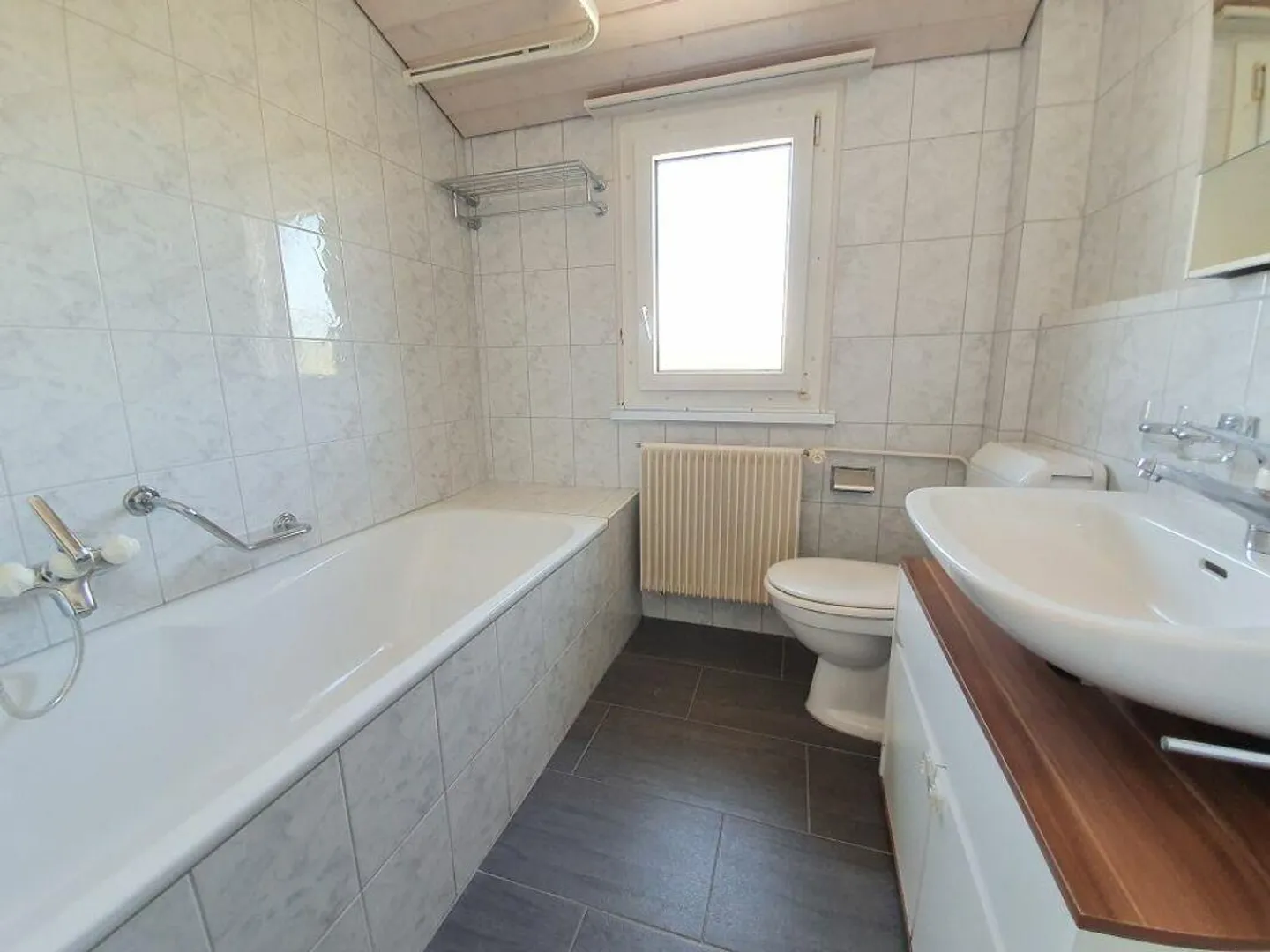 Charmante Dachwohnung in ruhiger Lage - Foto 8 von 11