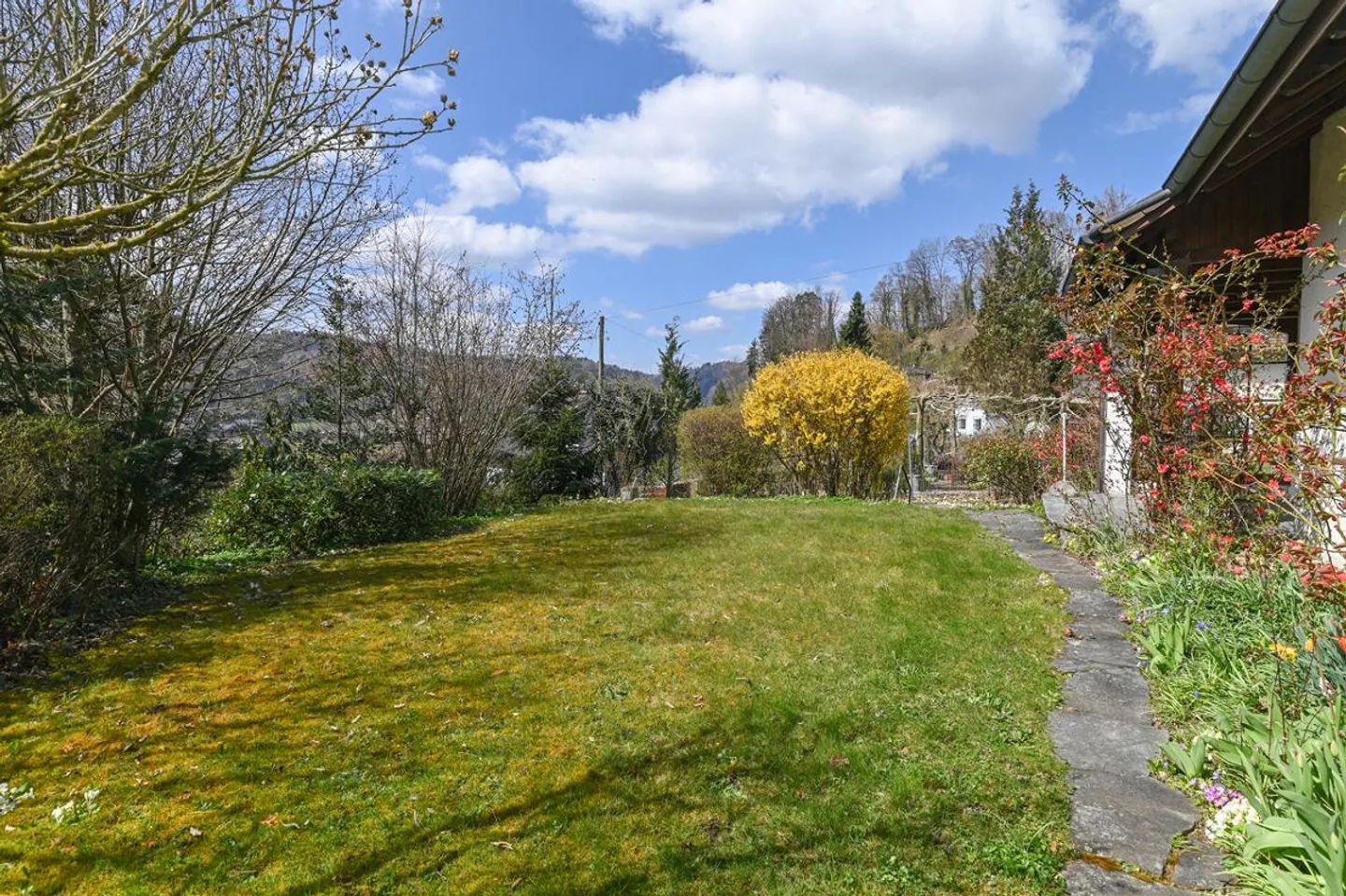 Freistehendes Haus mit grossem Garten - Foto 12 von 17