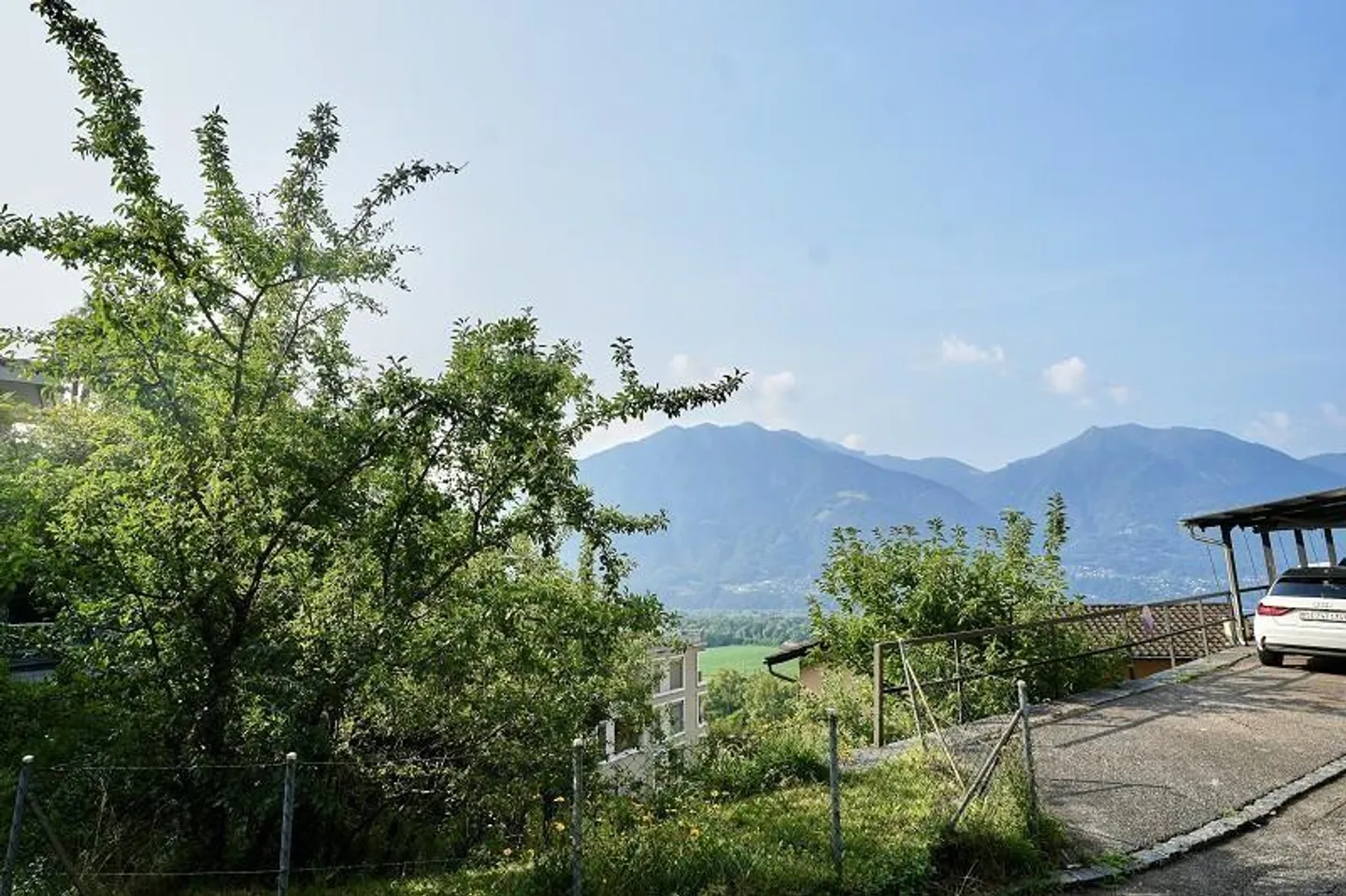 Terrain à bâtir de 353 m2 avec projet de construction dans un emplacement avec vue sur le lac - Photo 8 sur 13