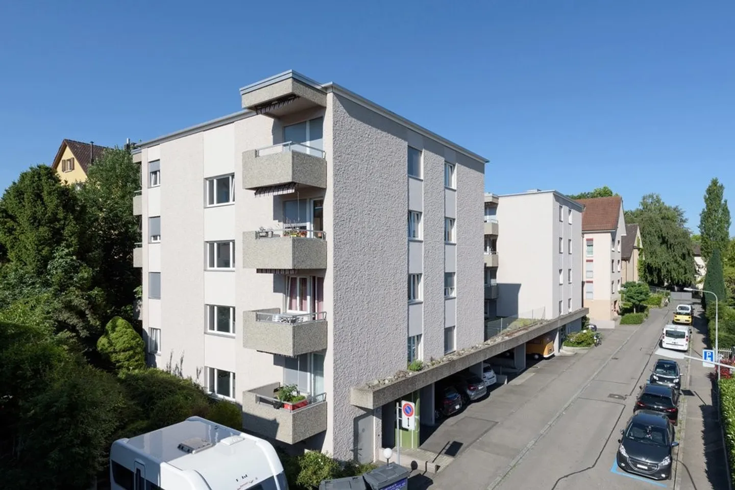 Place de parking dans le garage souterrain / près de la gare d'Oerlikon - Photo 1 sur 1