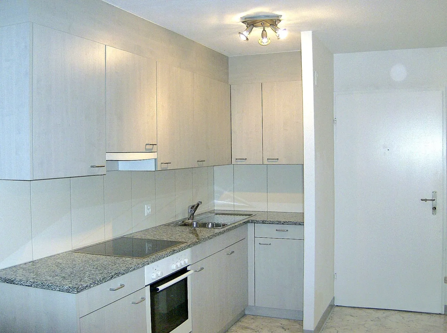 Practical 1.5-room apartment for singles and temporary residents - Photo 2 of 5