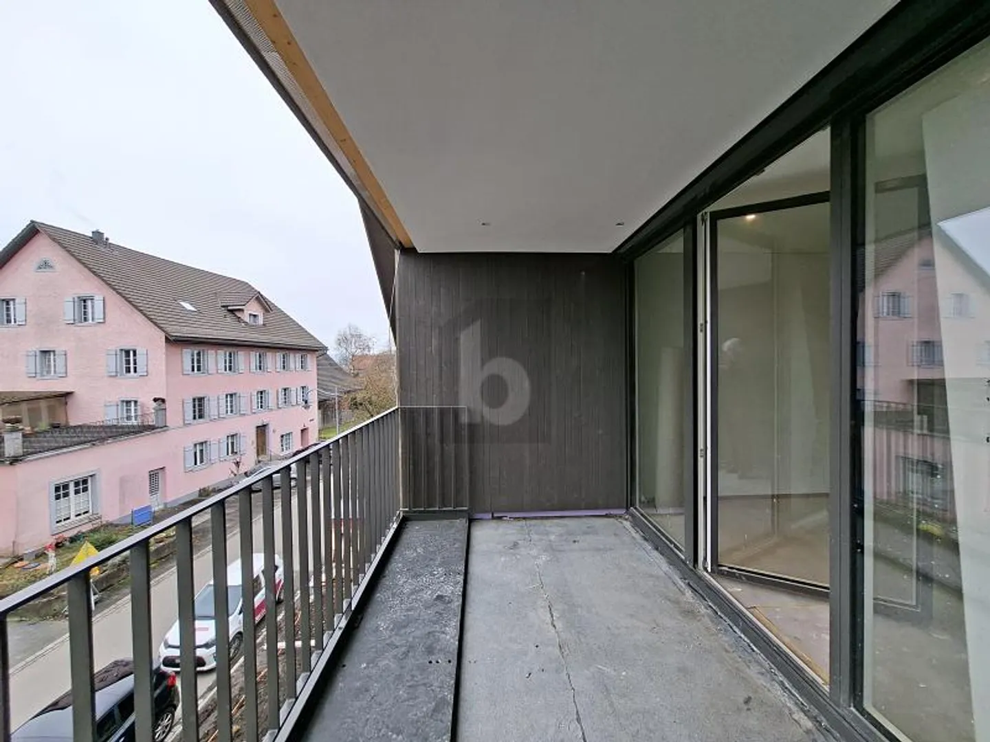 GROSSZÜGIG, STILVOLL MIT GALERIE UND AUSSICHT - Foto 1 von 6