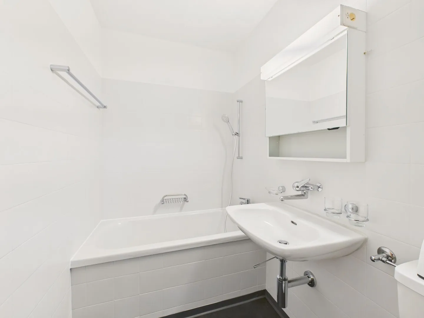 Practical 1.5-room apartment for singles and temporary residents - Photo 3 of 5